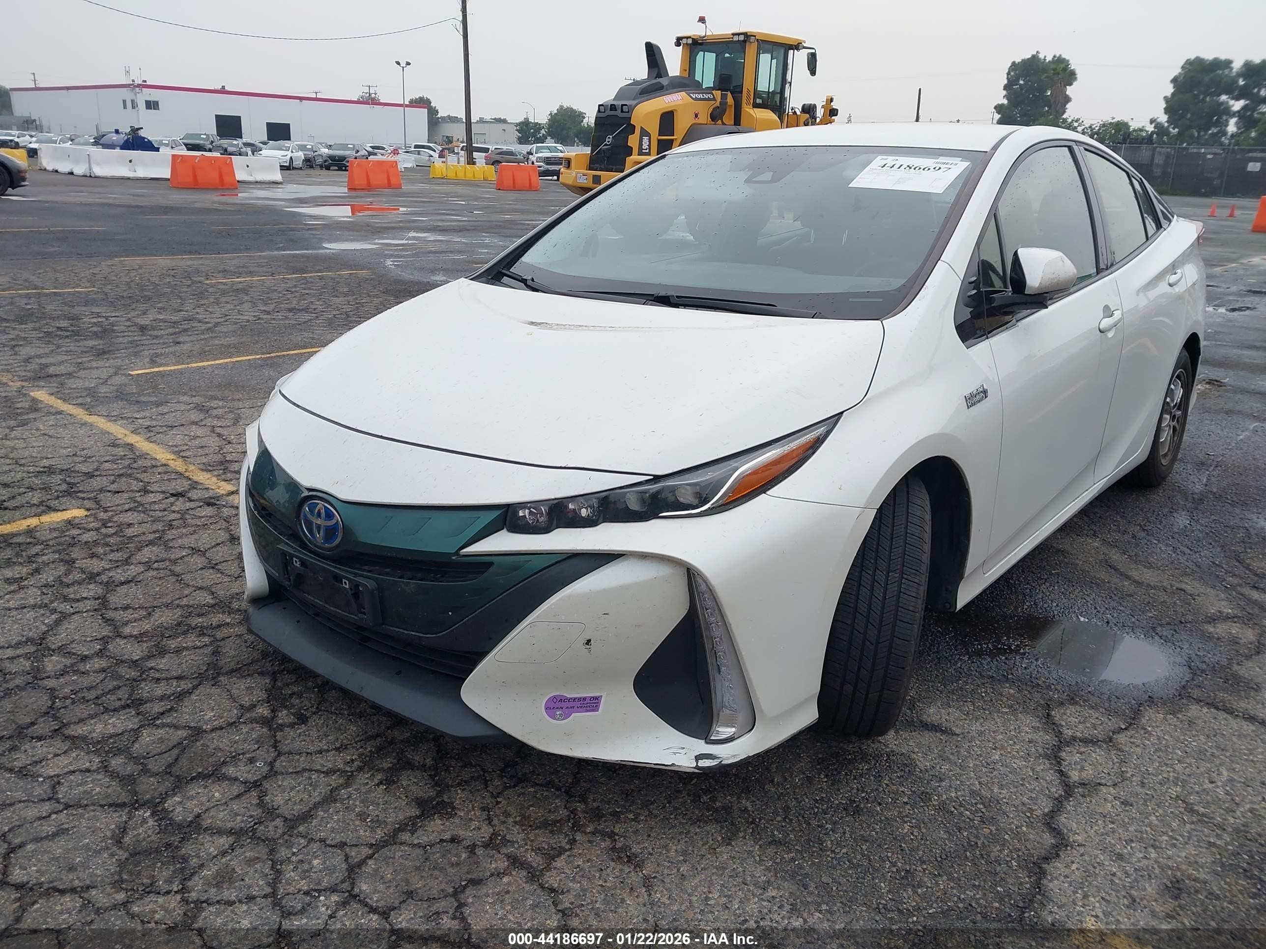 TOYOTA PRIUS image 2