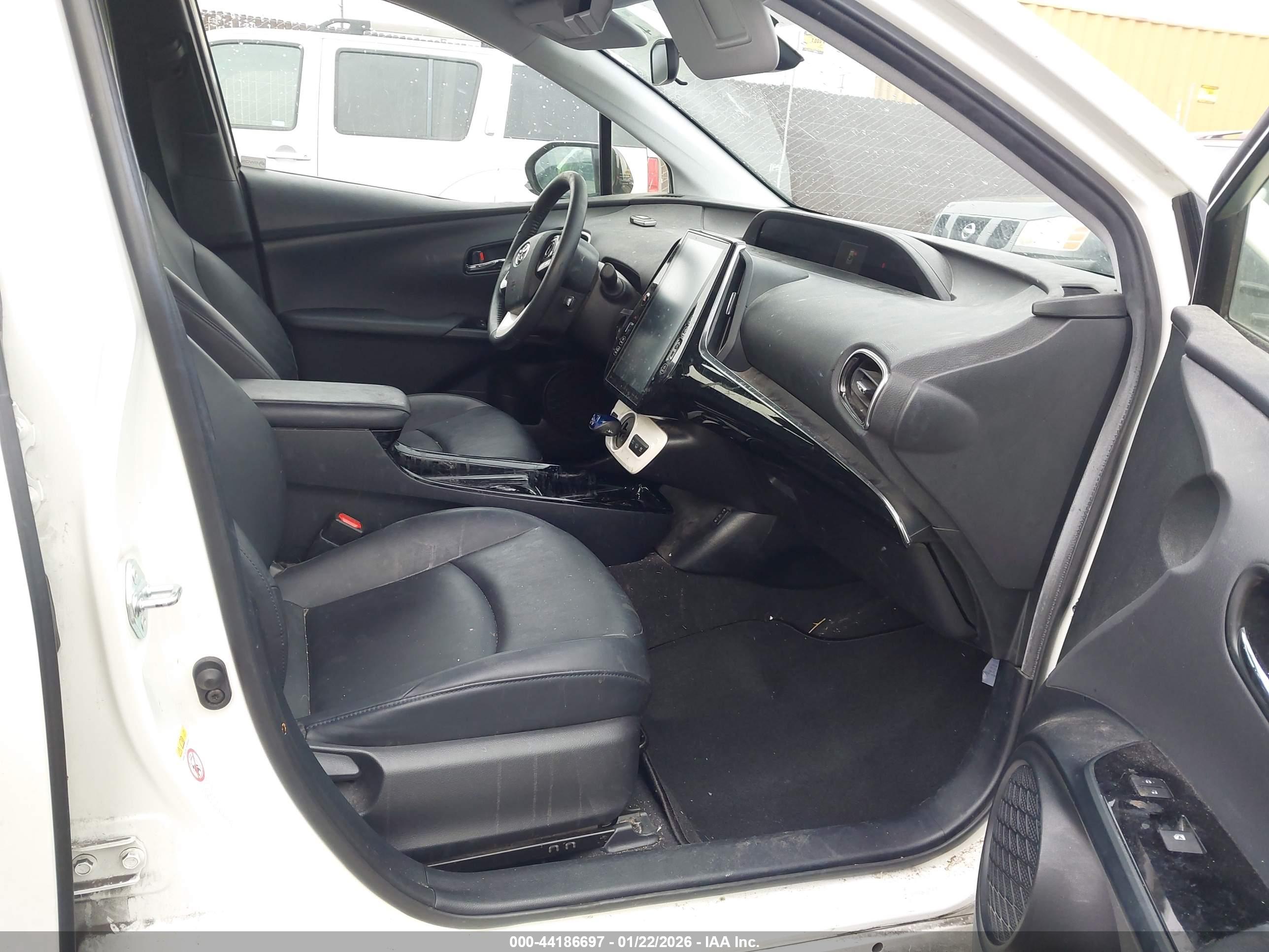 TOYOTA PRIUS image 5