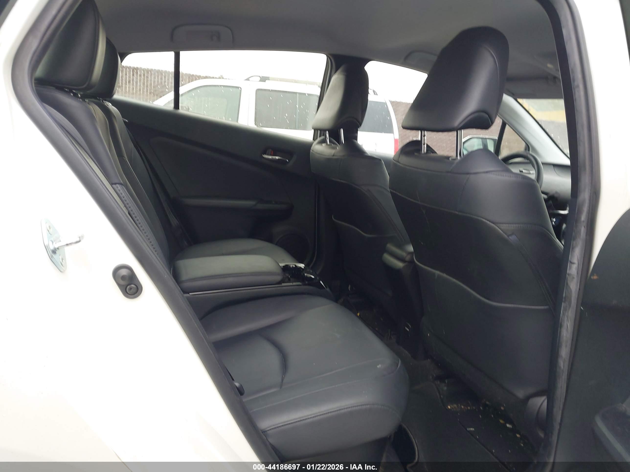 TOYOTA PRIUS image 8