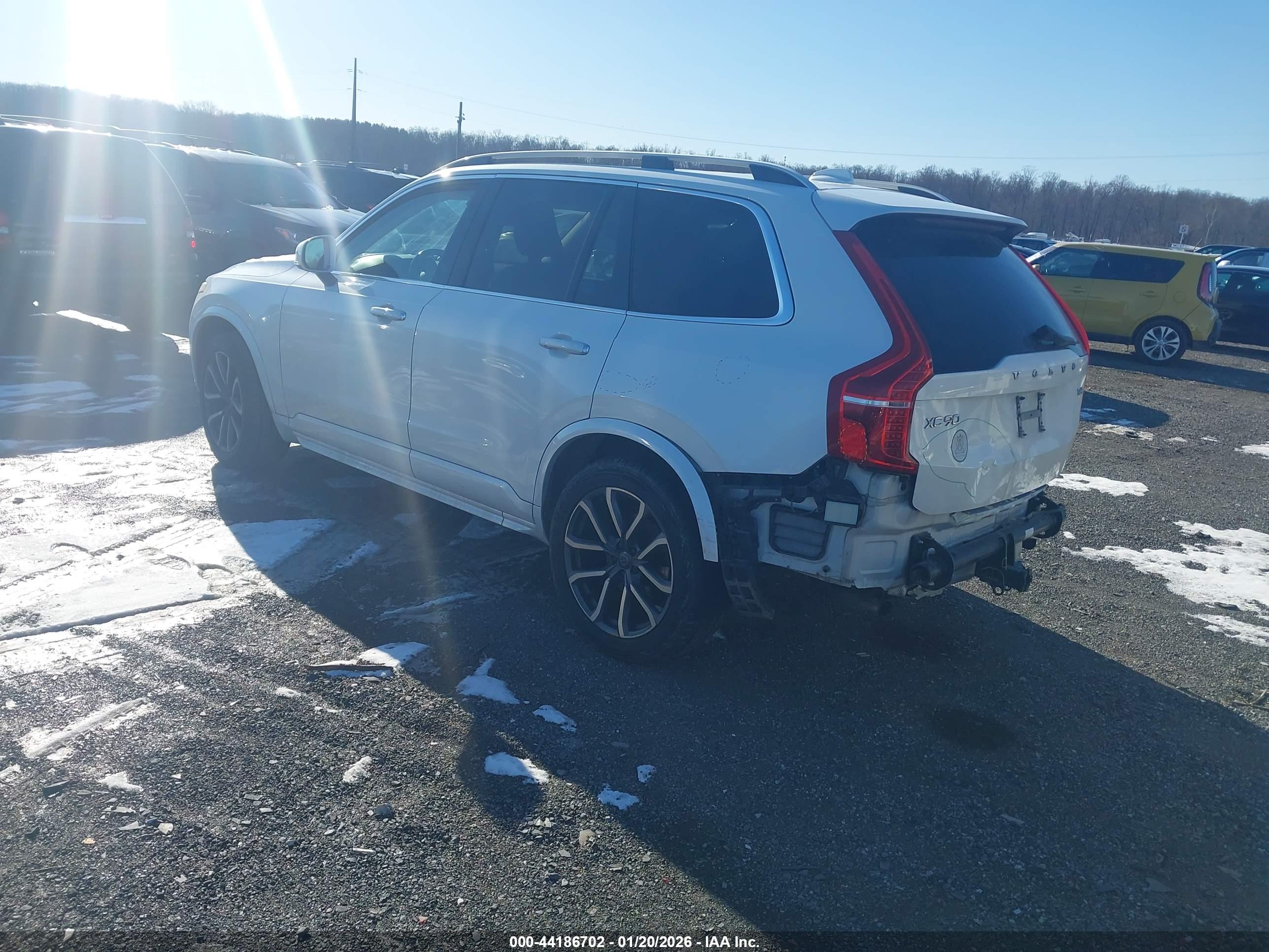 VOLVO XC90 image 3