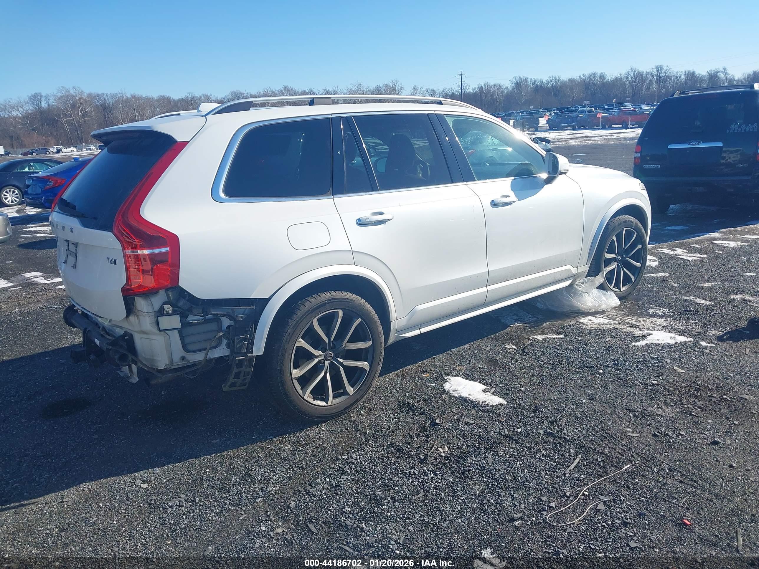 VOLVO XC90 image 4