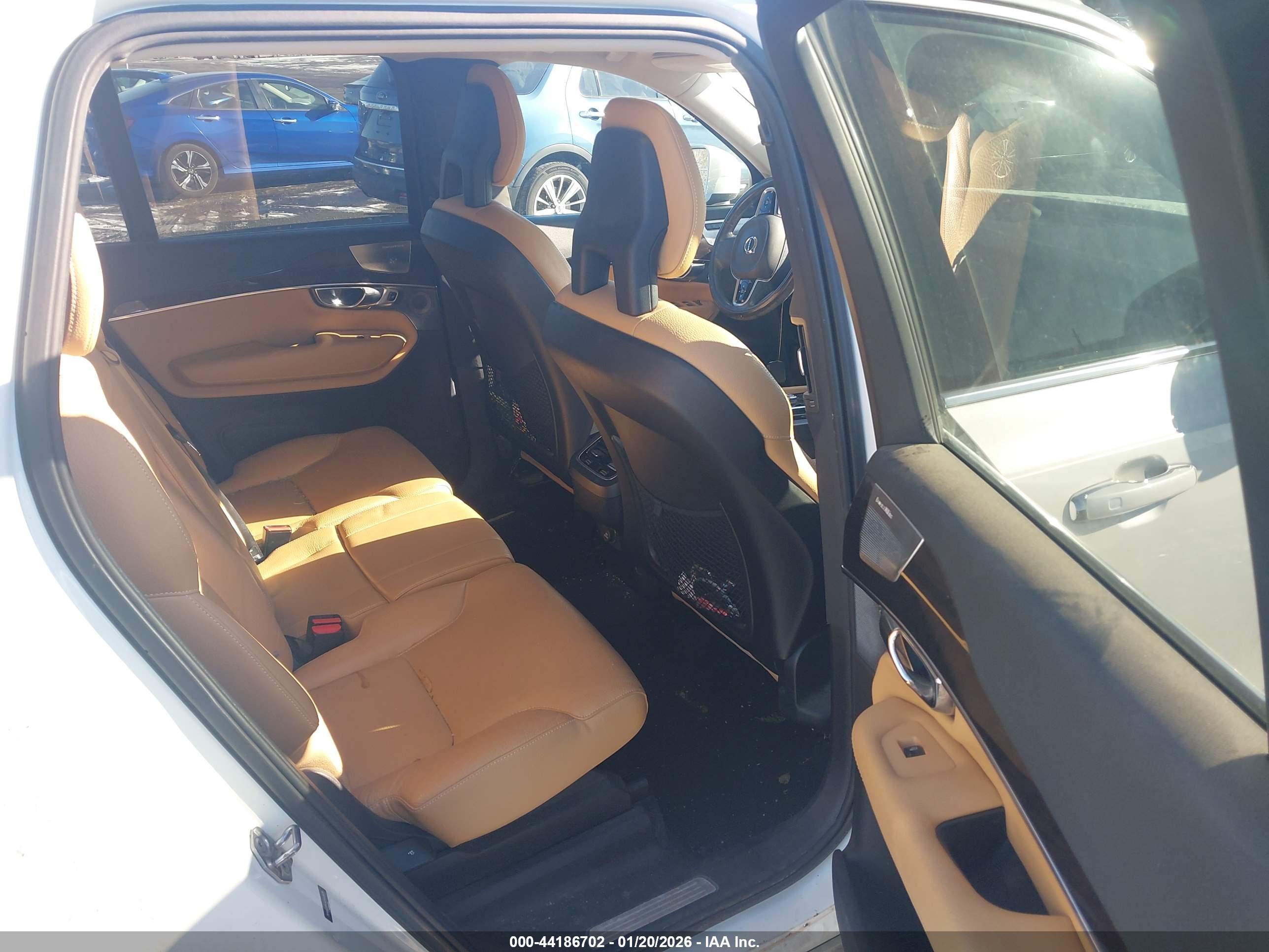 VOLVO XC90 image 8