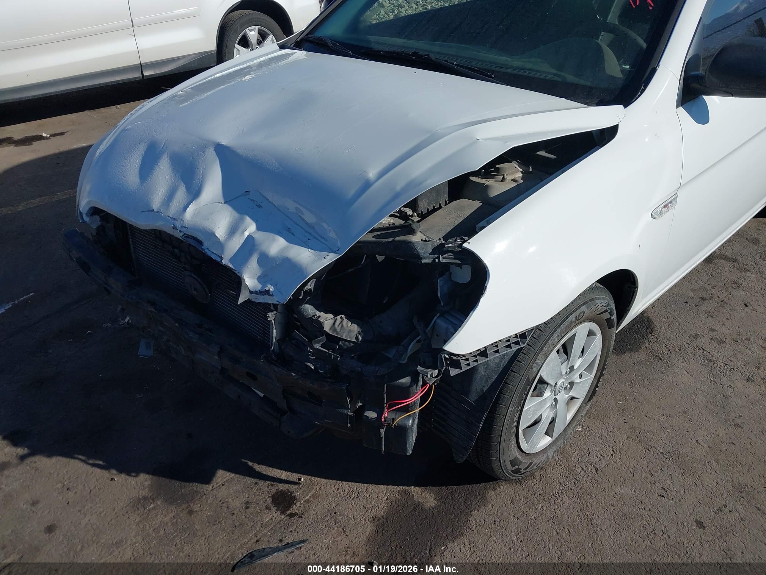 HYUNDAI ACCENT image 6