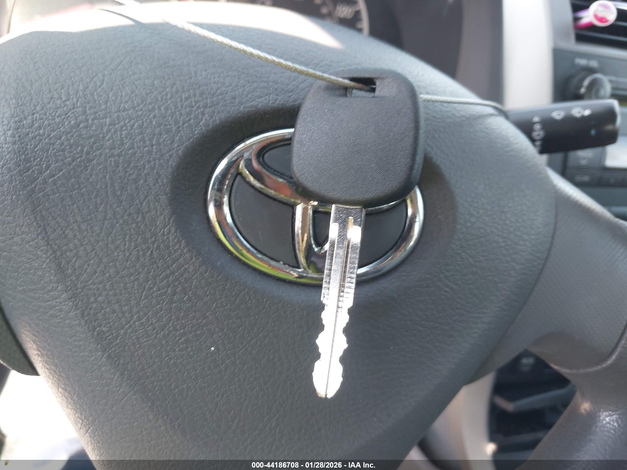 TOYOTA COROLLA image 11