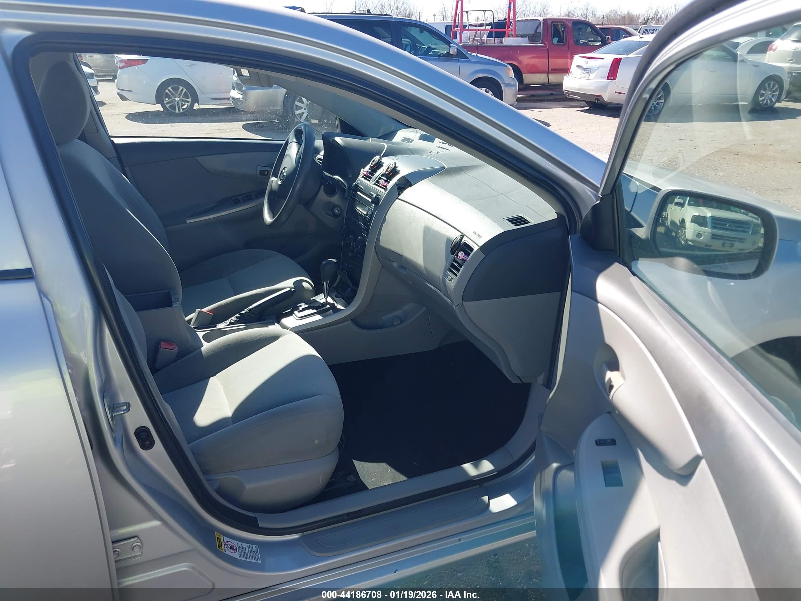 TOYOTA COROLLA image 5