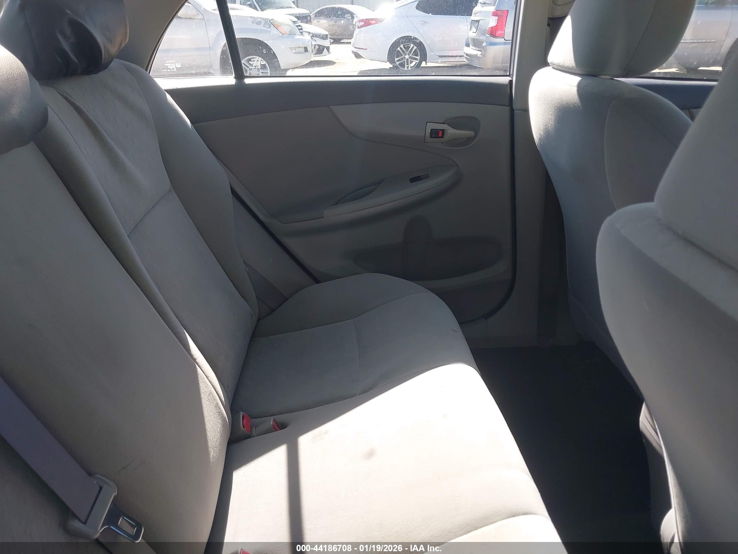 TOYOTA COROLLA image 8