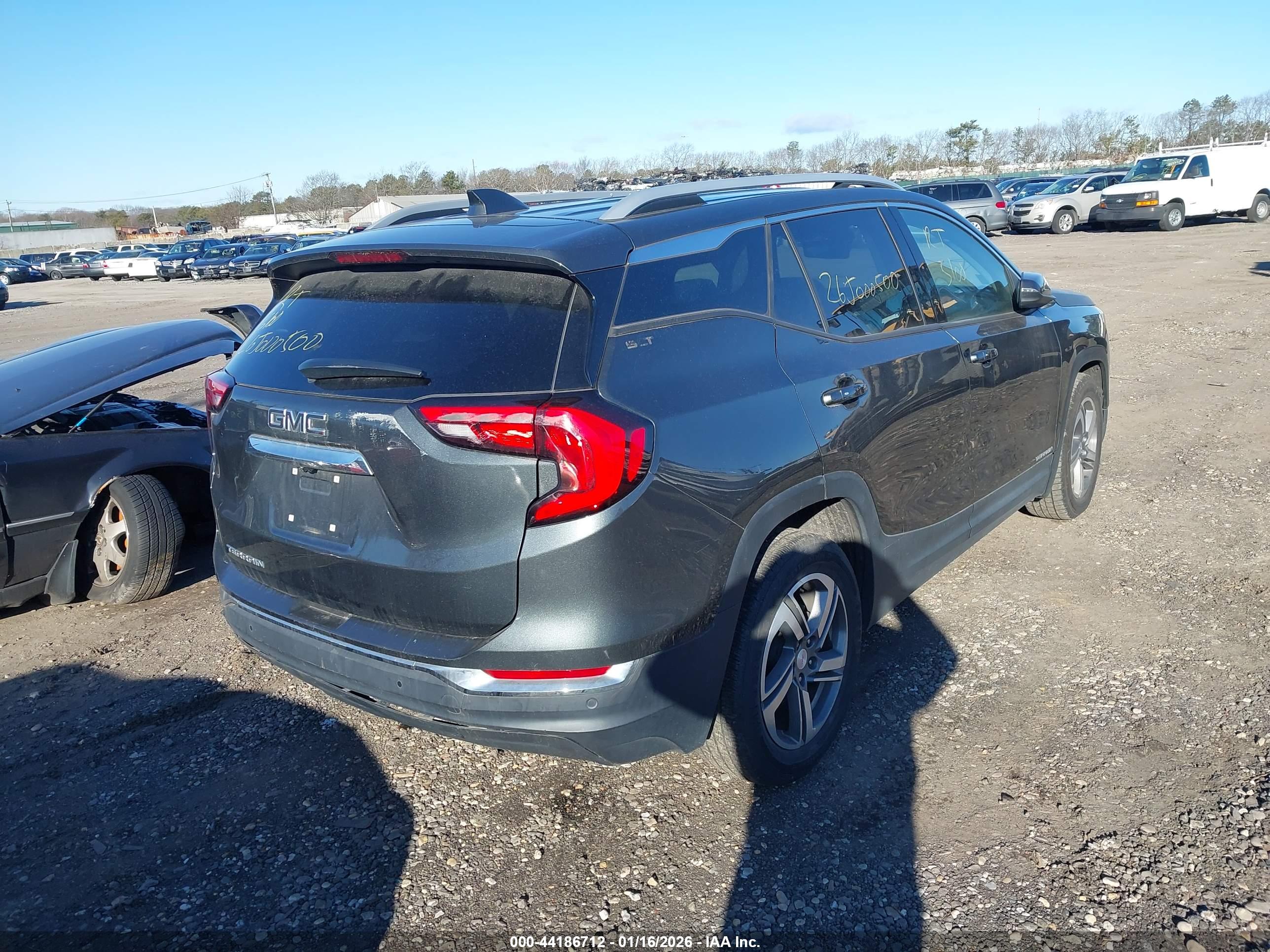 GMC TERRAIN image 4