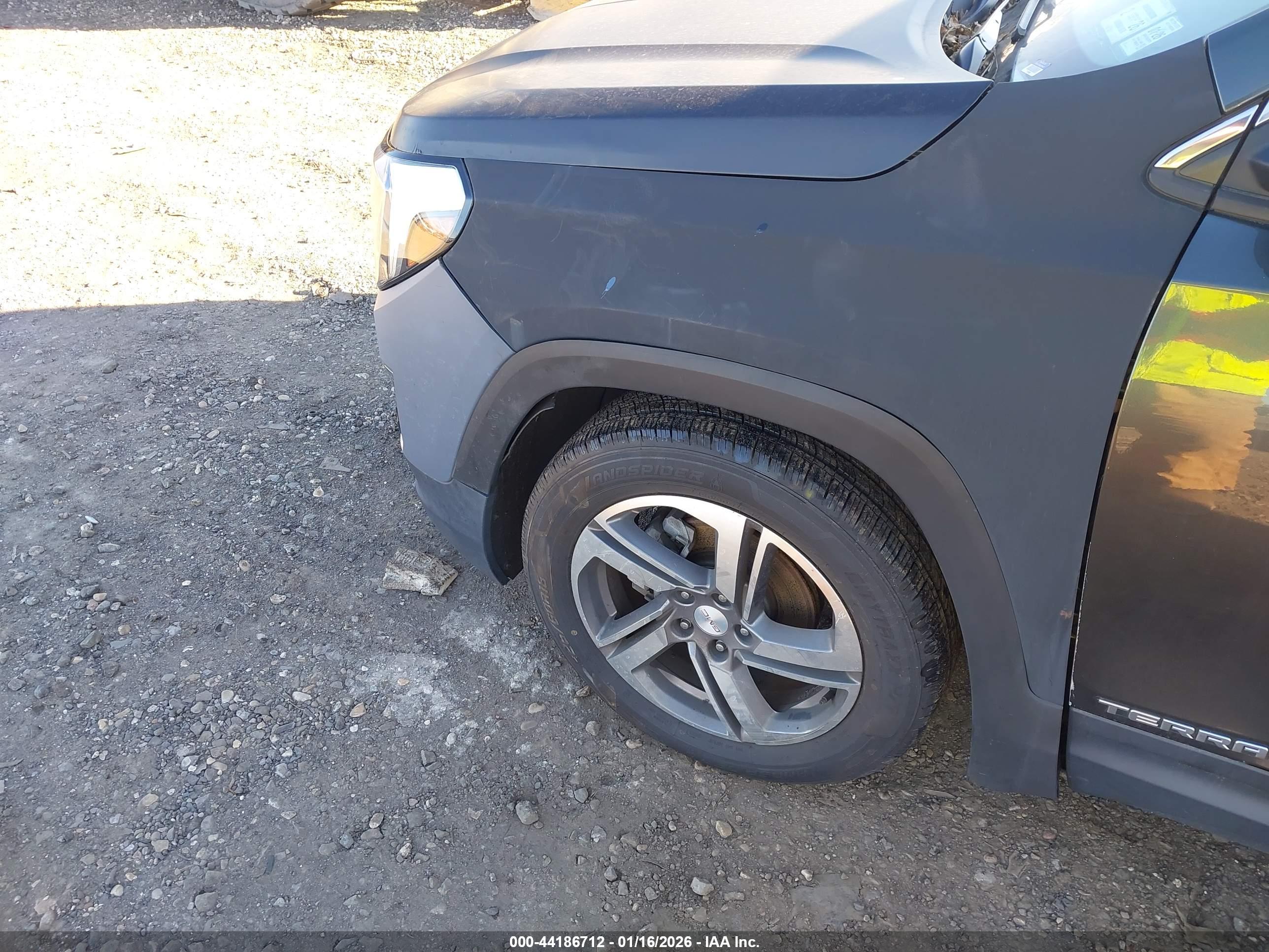 GMC TERRAIN image 6