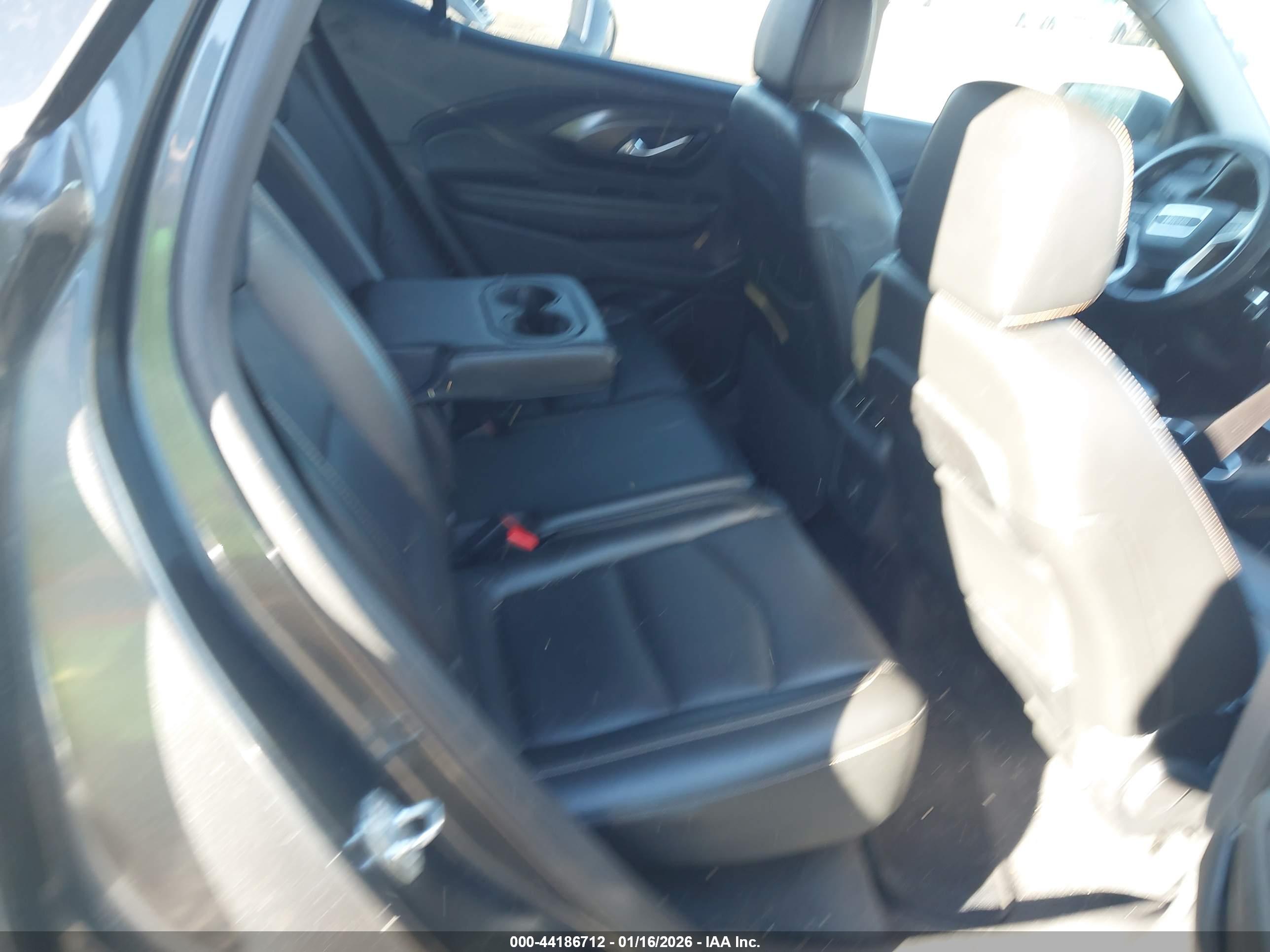GMC TERRAIN image 8
