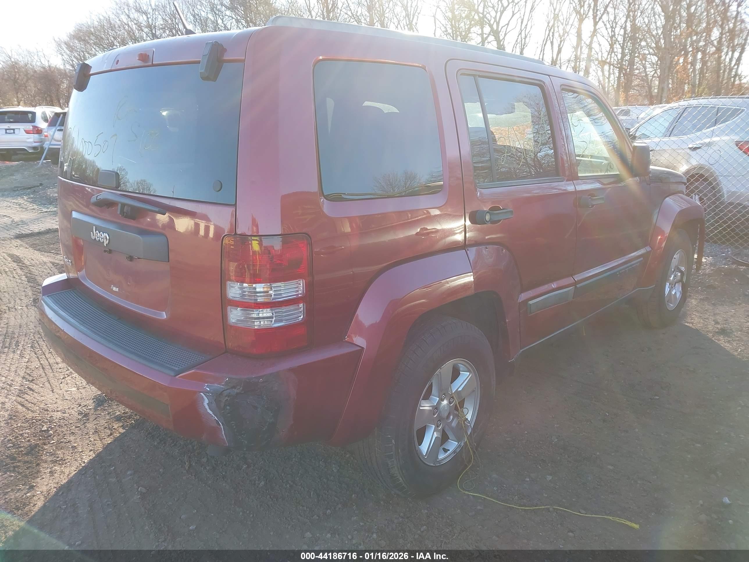 JEEP LIBERTY image 4