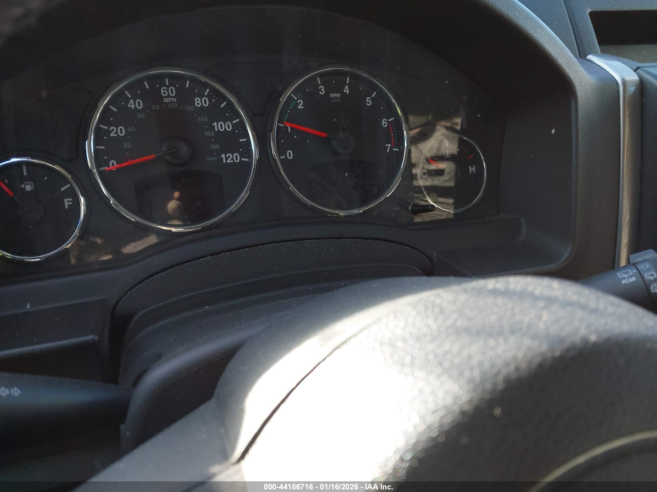 JEEP LIBERTY image 7