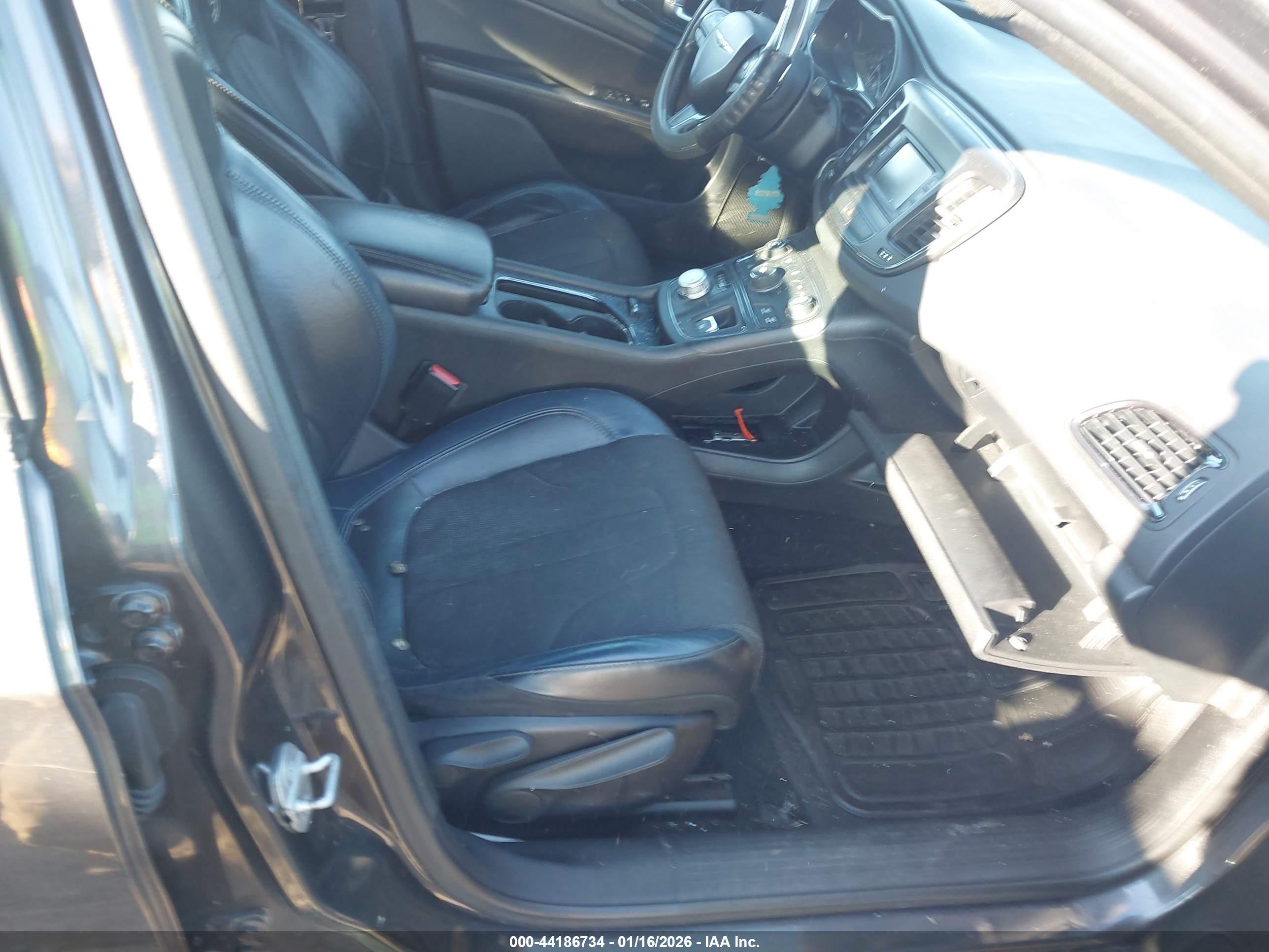 CHRYSLER 200 image 5