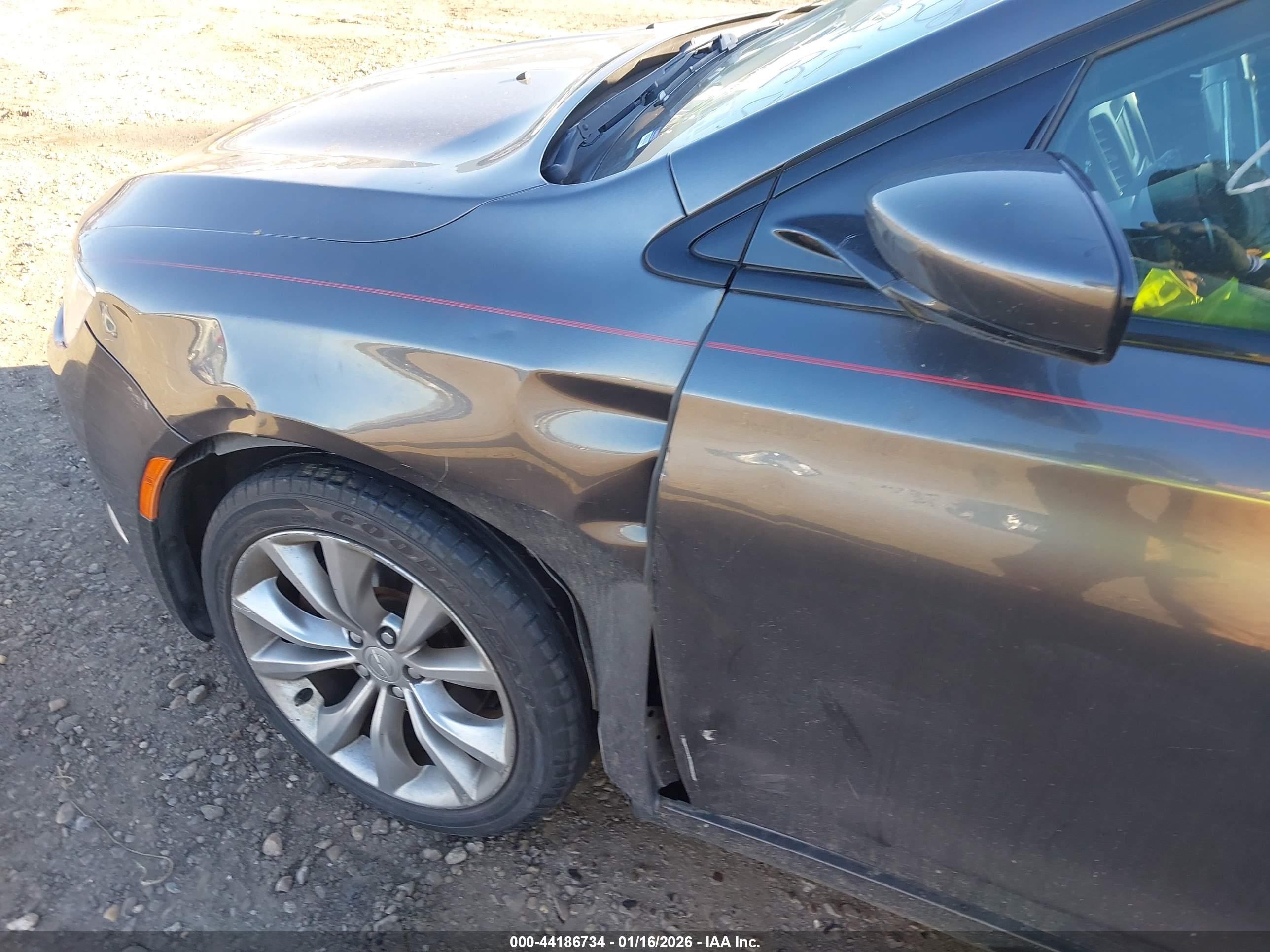 CHRYSLER 200 image 6