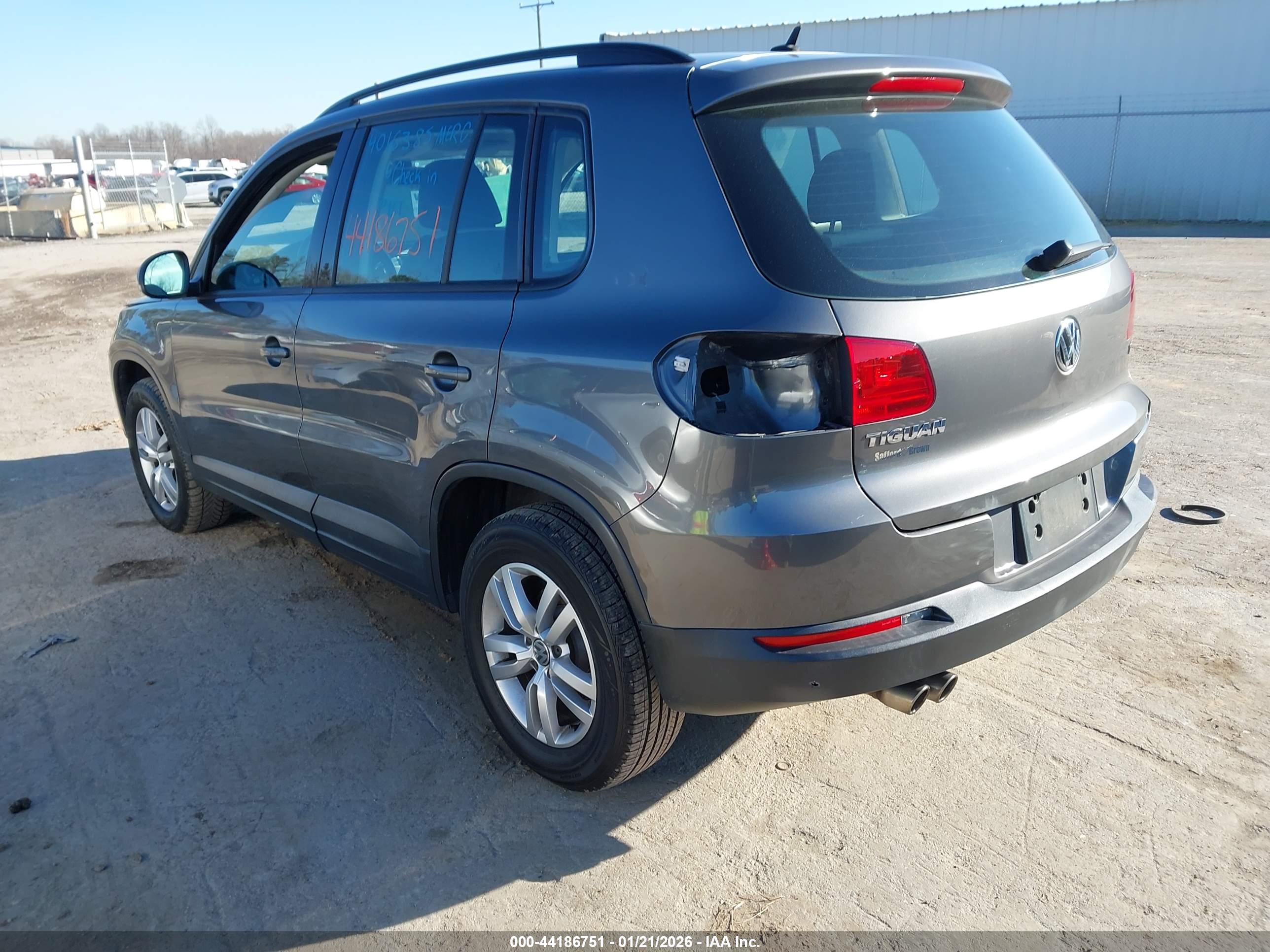 VOLKSWAGEN TIGUAN image 3