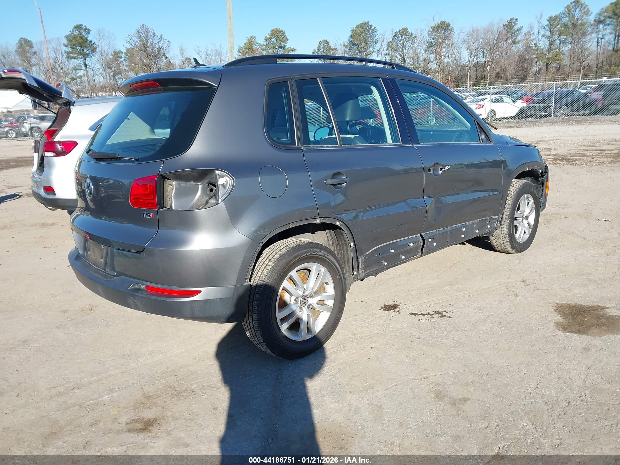 VOLKSWAGEN TIGUAN image 4