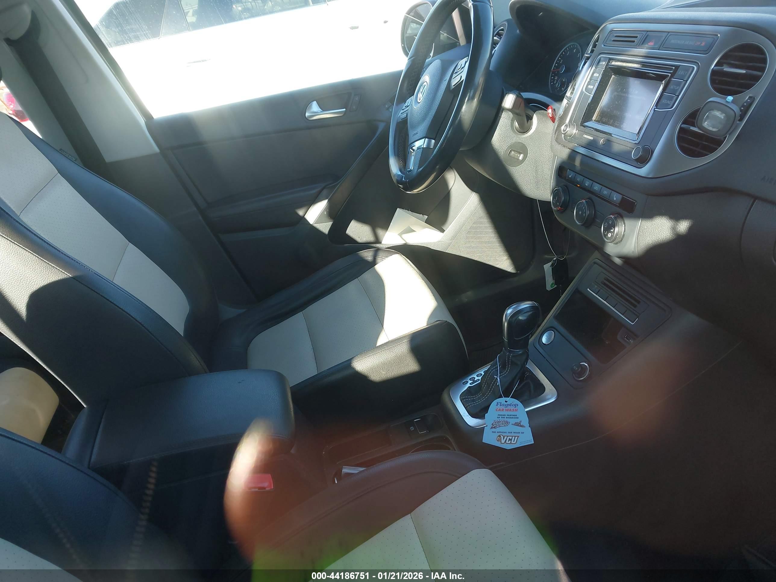VOLKSWAGEN TIGUAN image 5