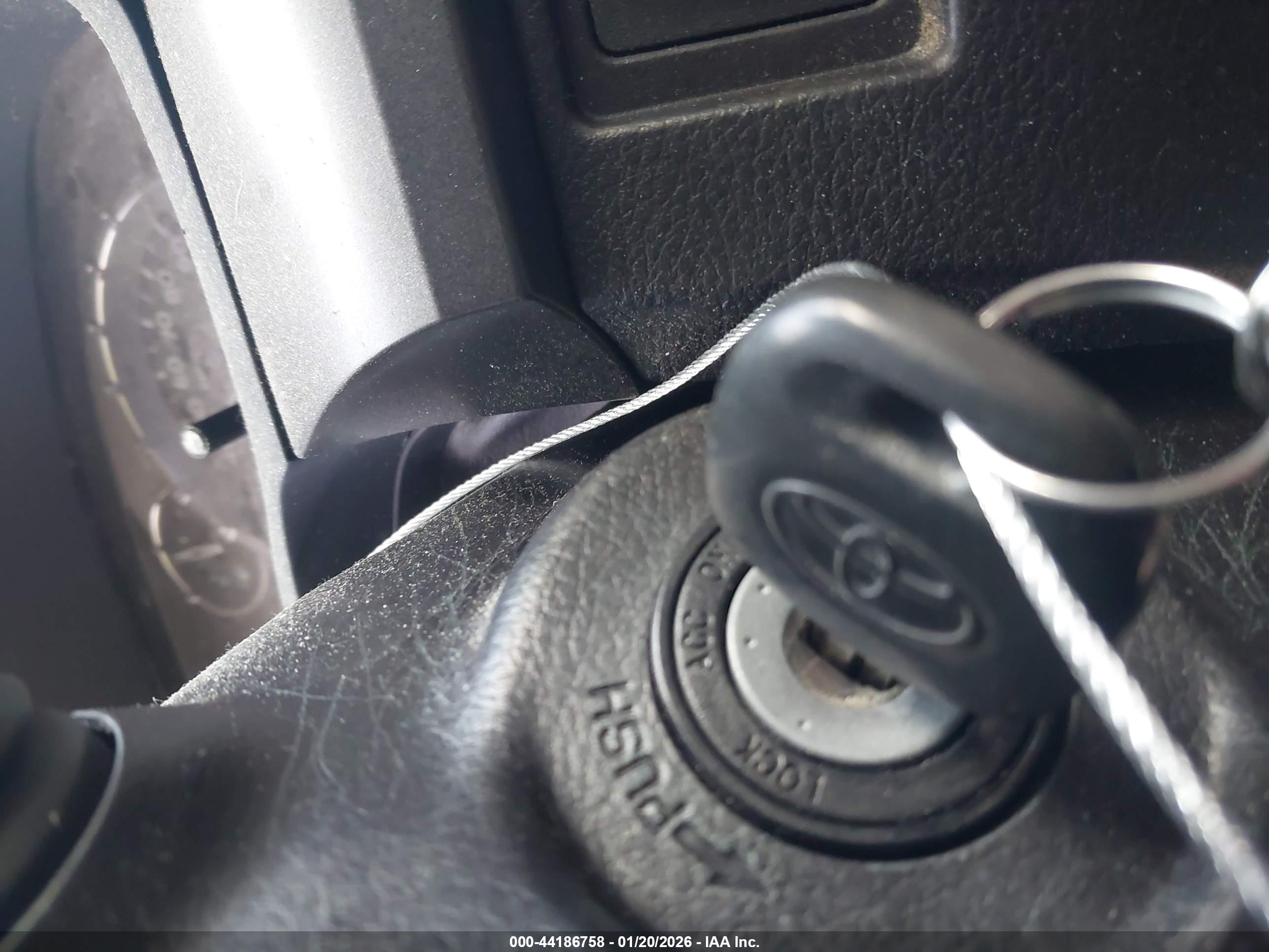 TOYOTA TUNDRA image 11