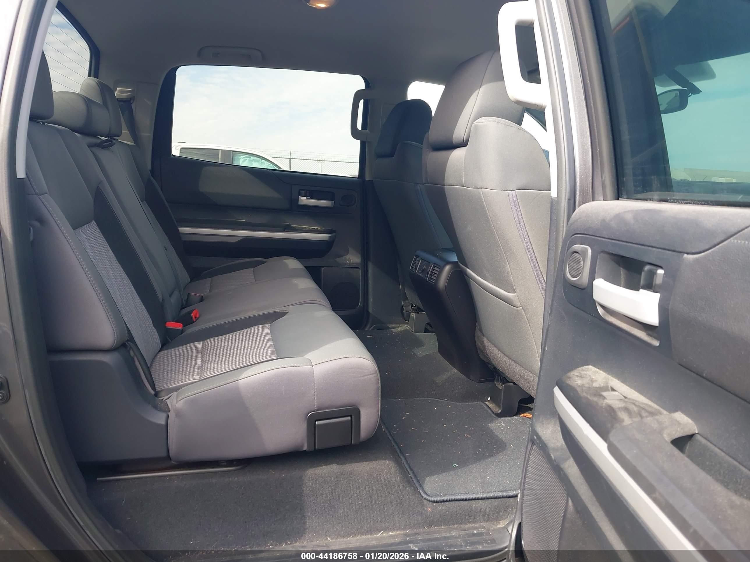TOYOTA TUNDRA image 8