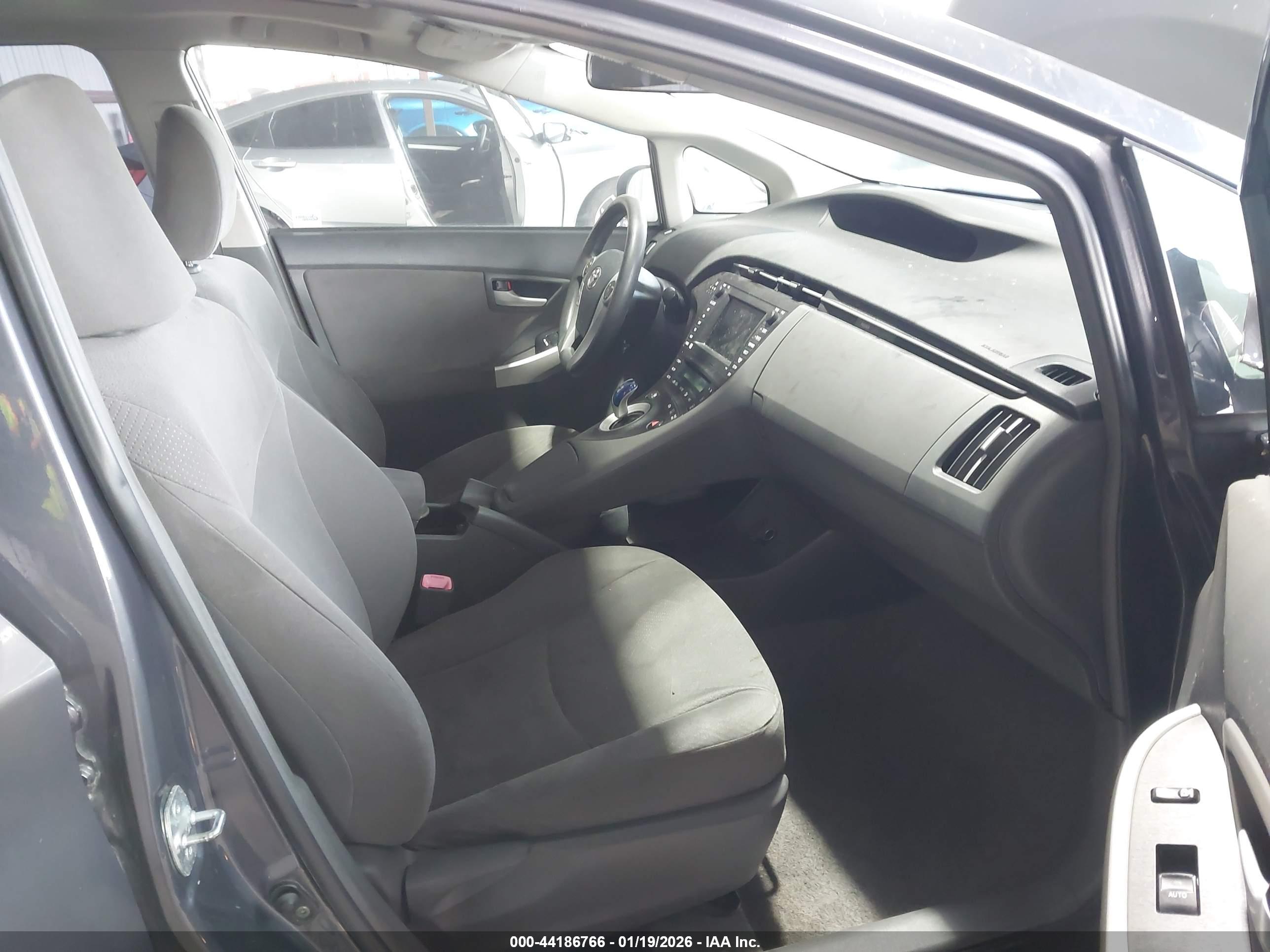TOYOTA PRIUS image 5