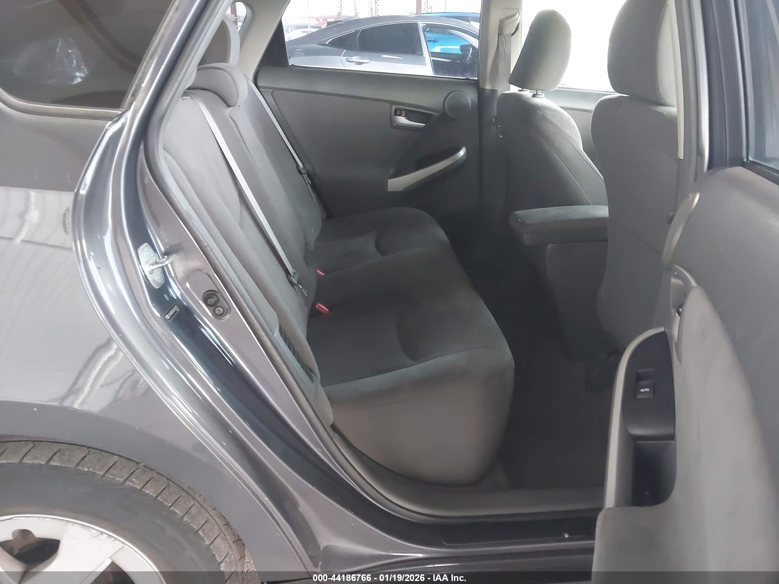 TOYOTA PRIUS image 8