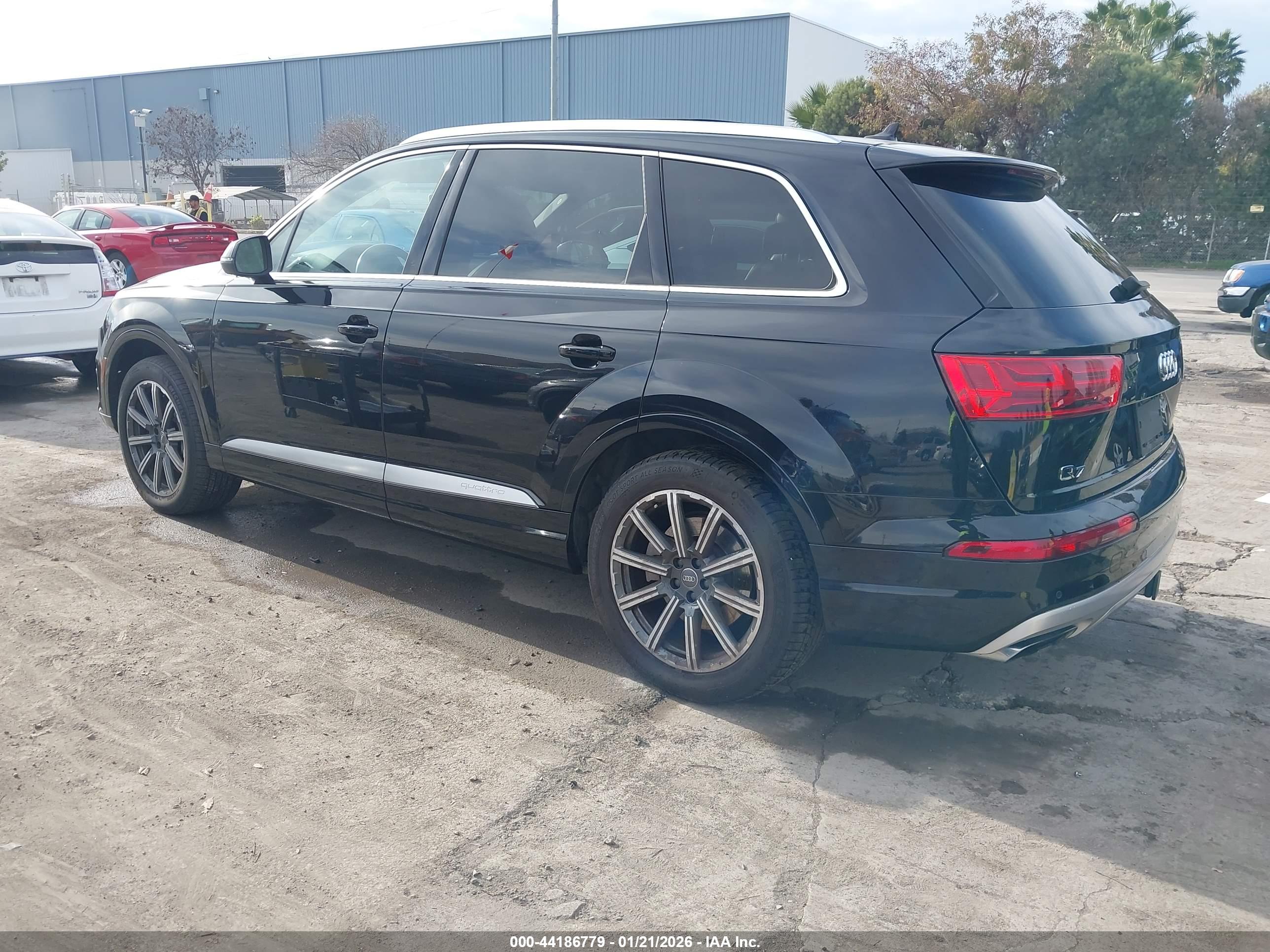 AUDI Q7 image 3