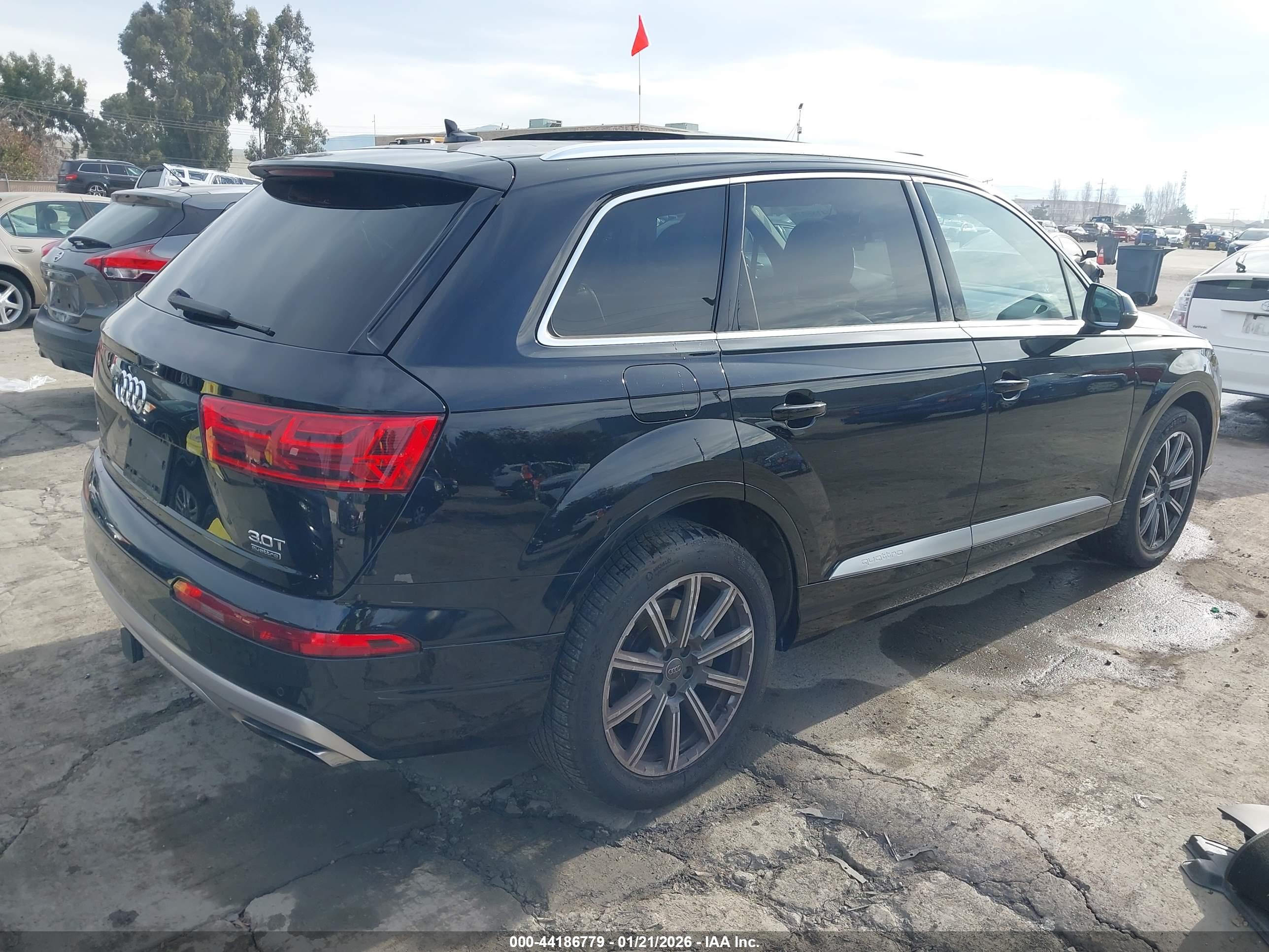 AUDI Q7 image 4