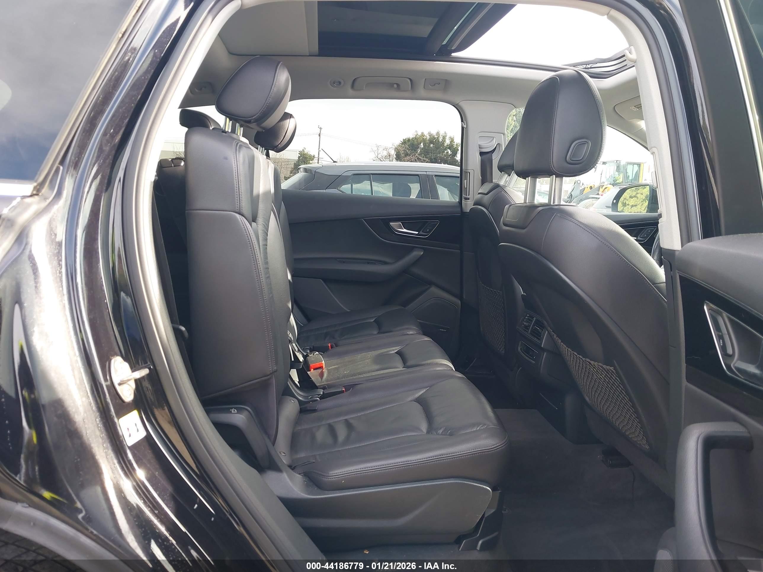 AUDI Q7 image 8