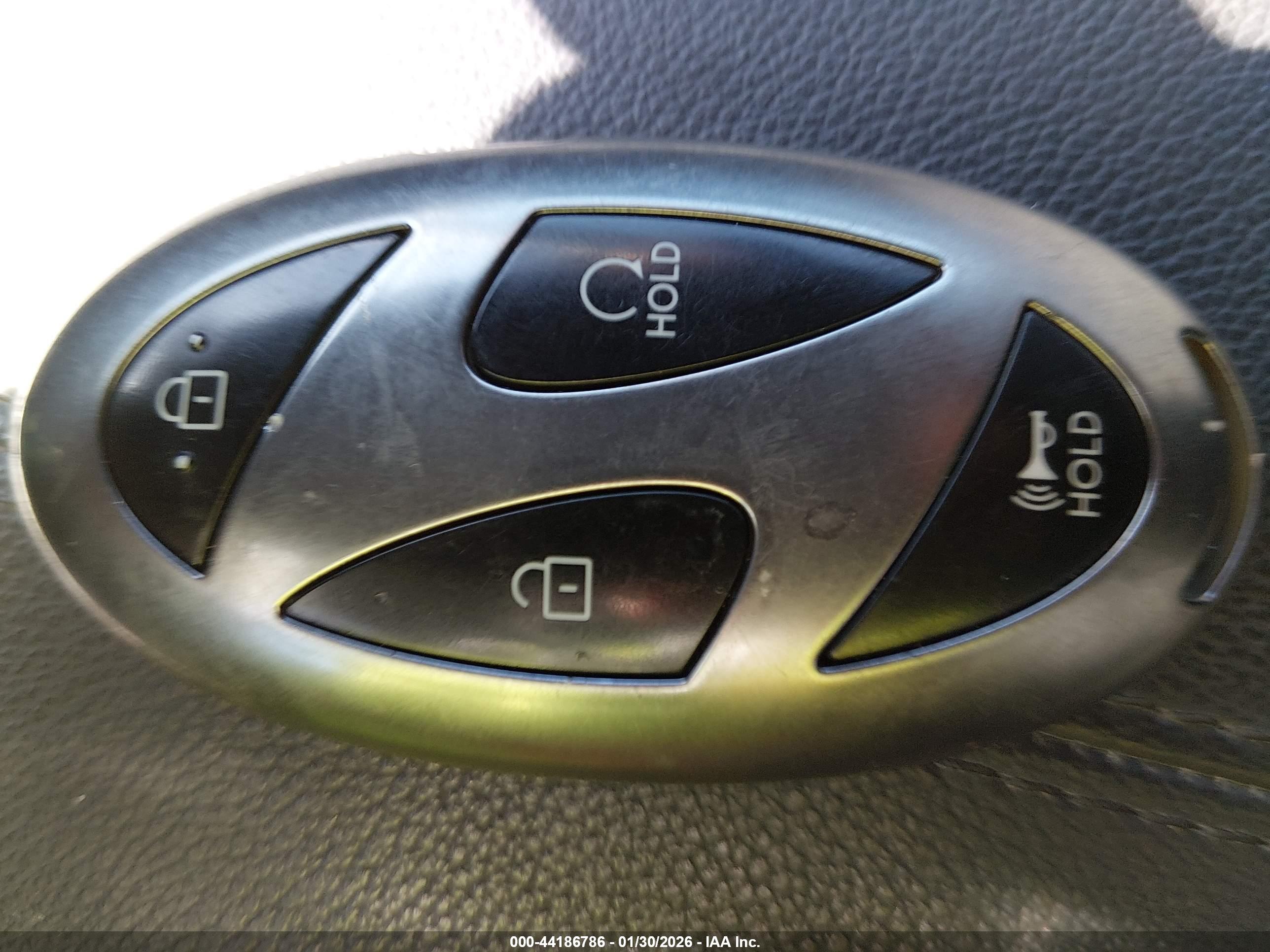 HYUNDAI TUCSON image 11