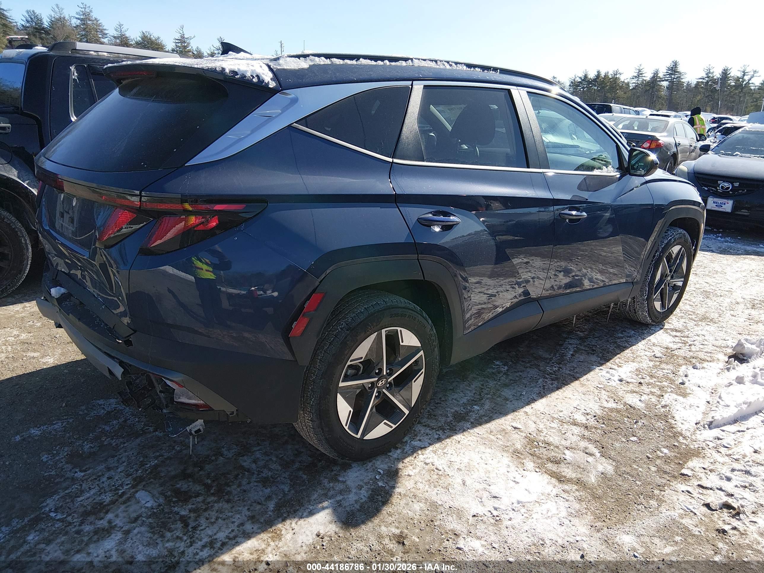 HYUNDAI TUCSON image 4