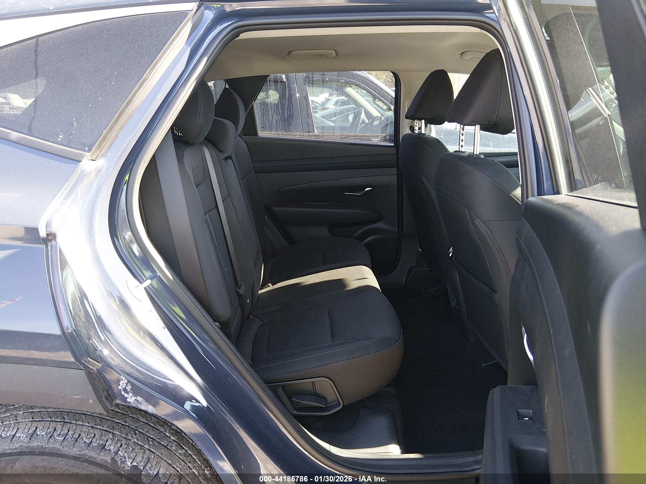 HYUNDAI TUCSON image 8