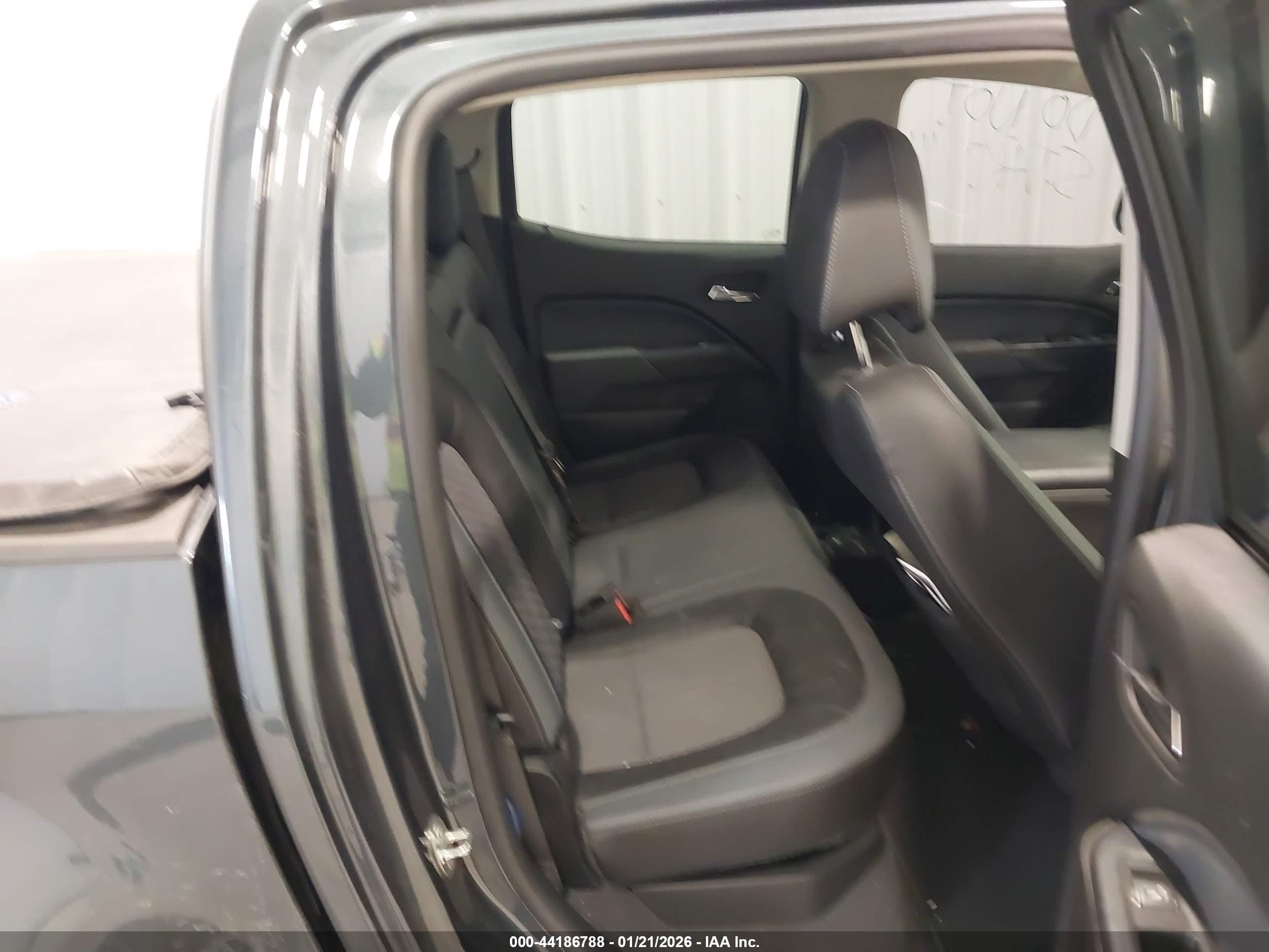 CHEVROLET COLORADO image 8