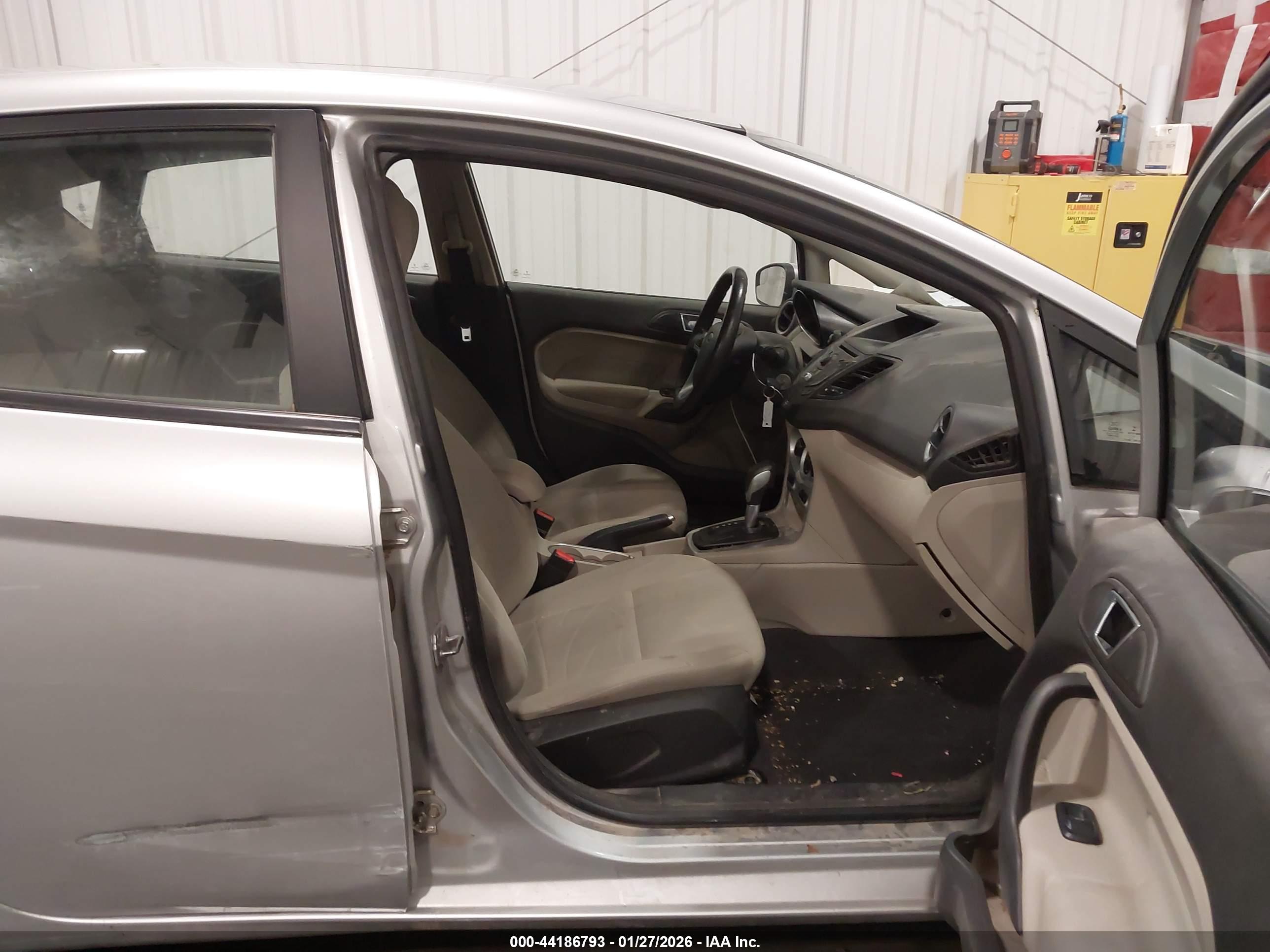 FORD FIESTA image 5