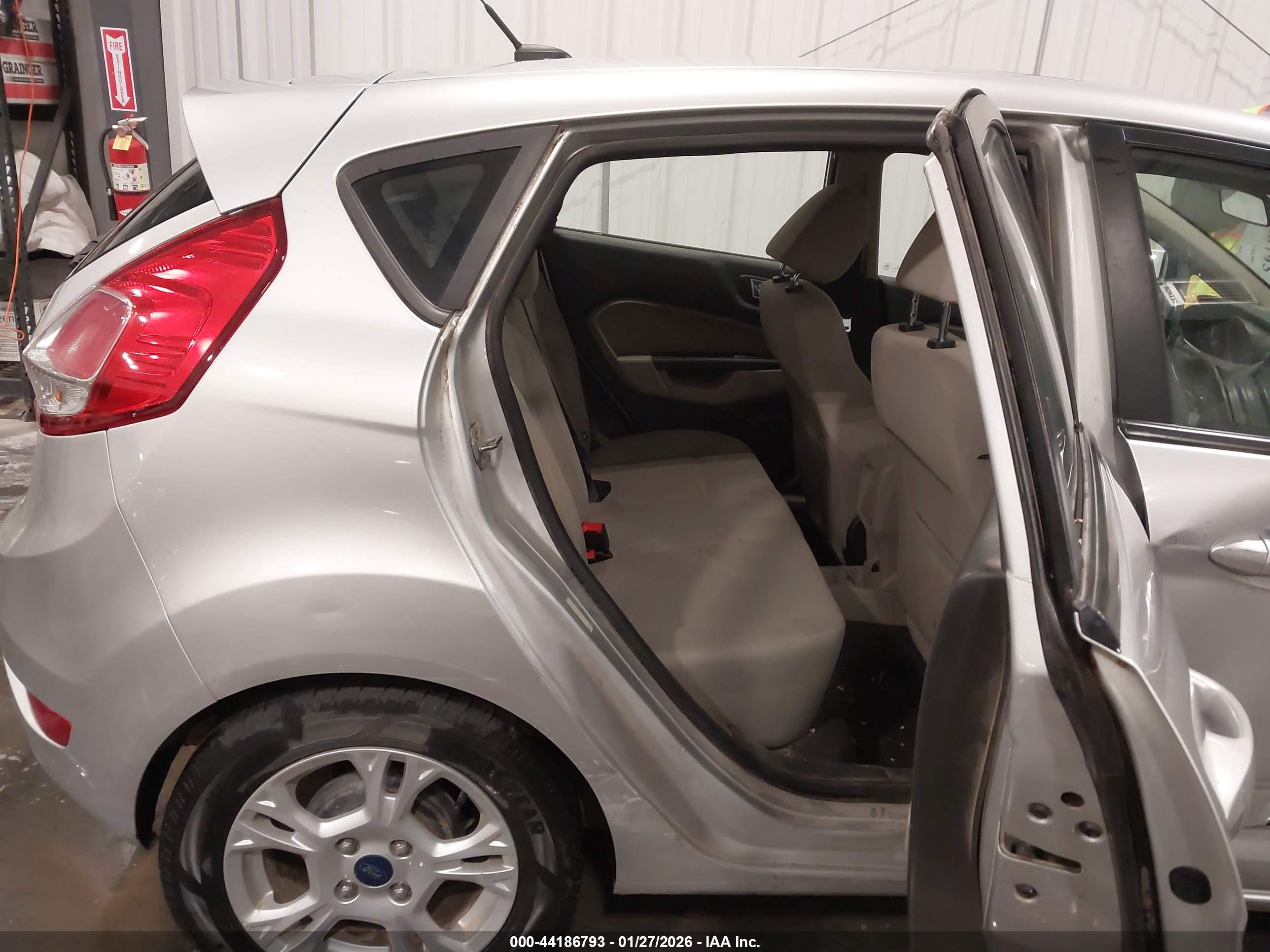 FORD FIESTA image 8