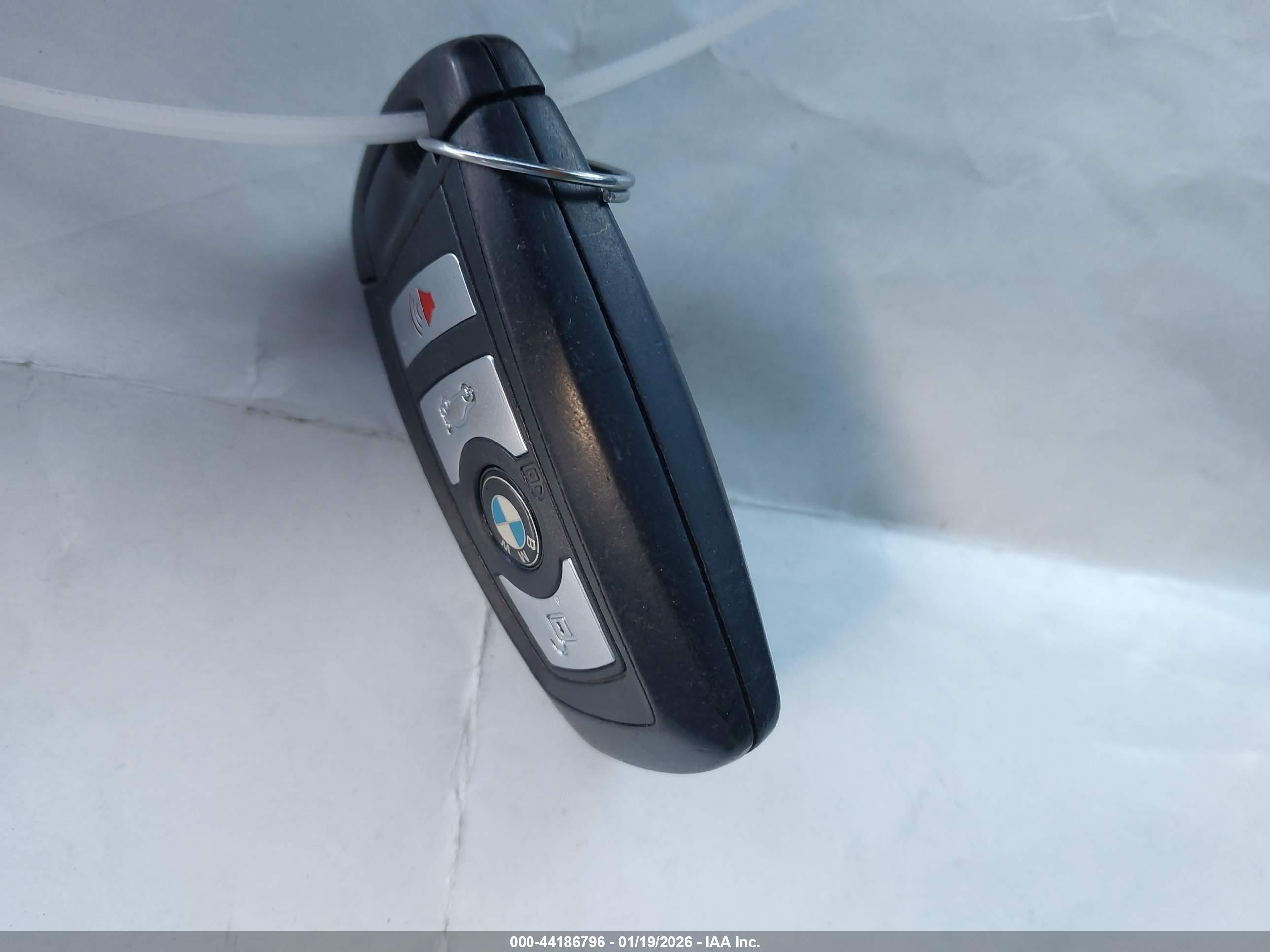 BMW 320I image 11