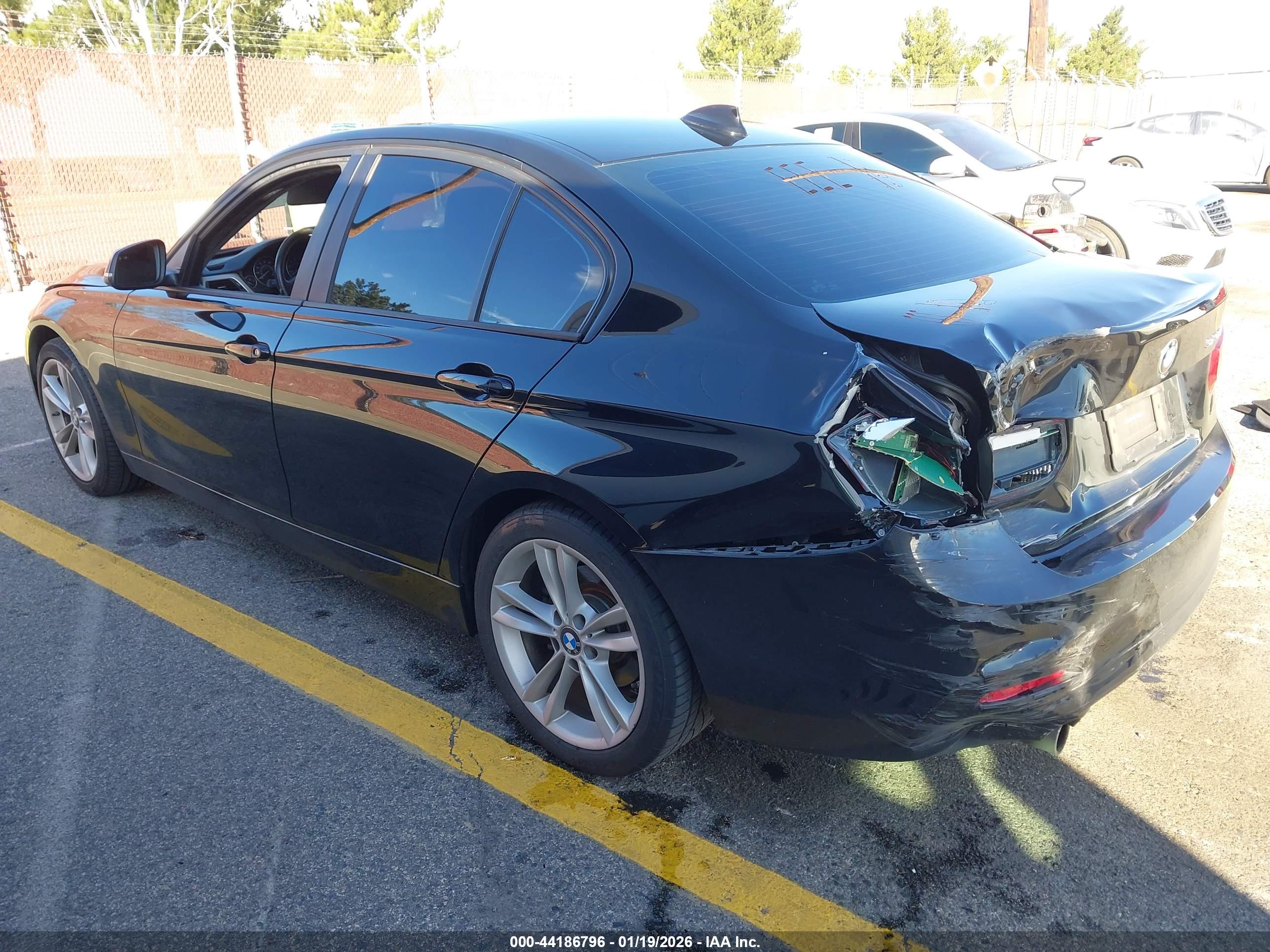 BMW 320I image 3