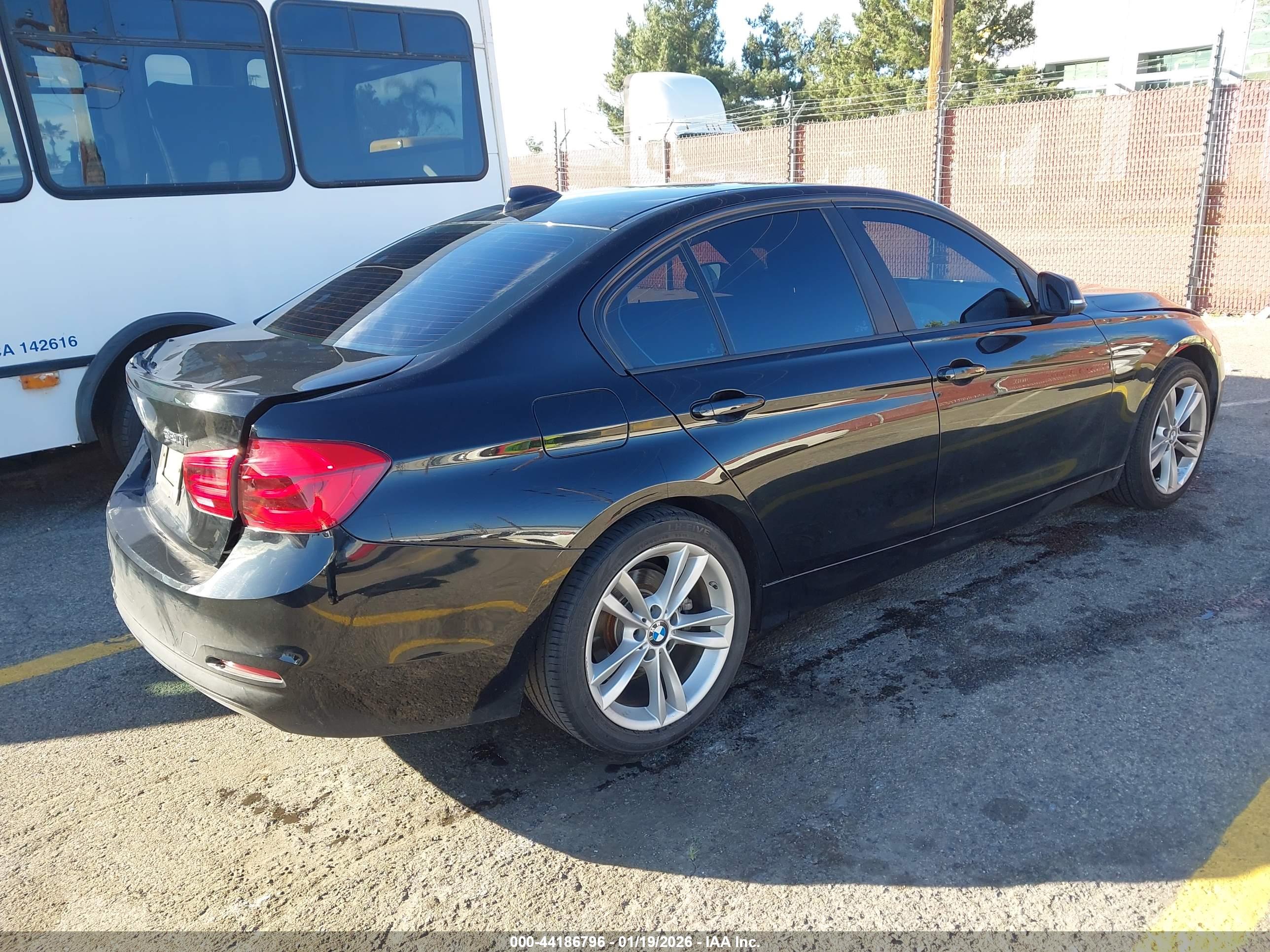 BMW 320I image 4