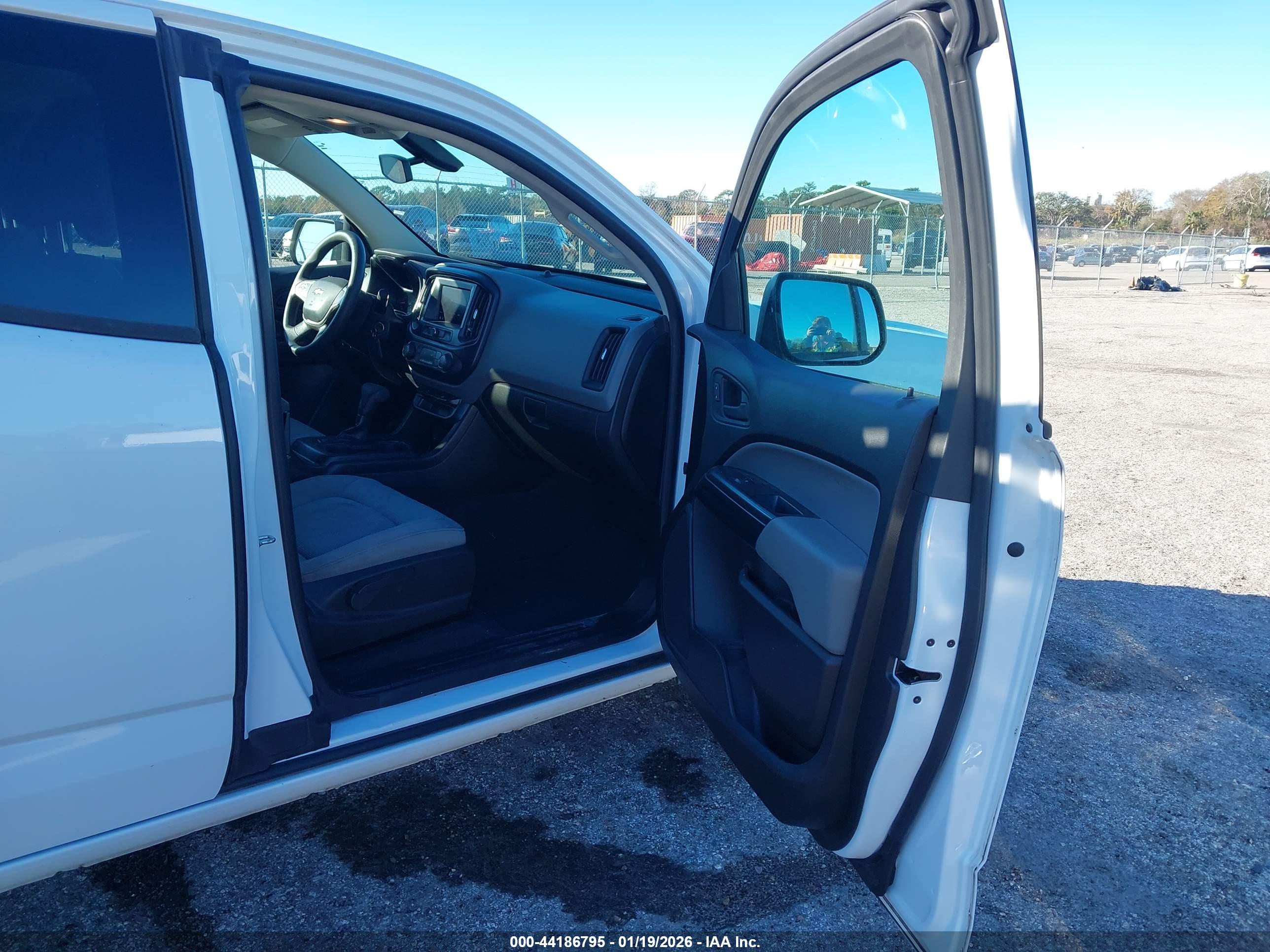 CHEVROLET COLORADO image 5