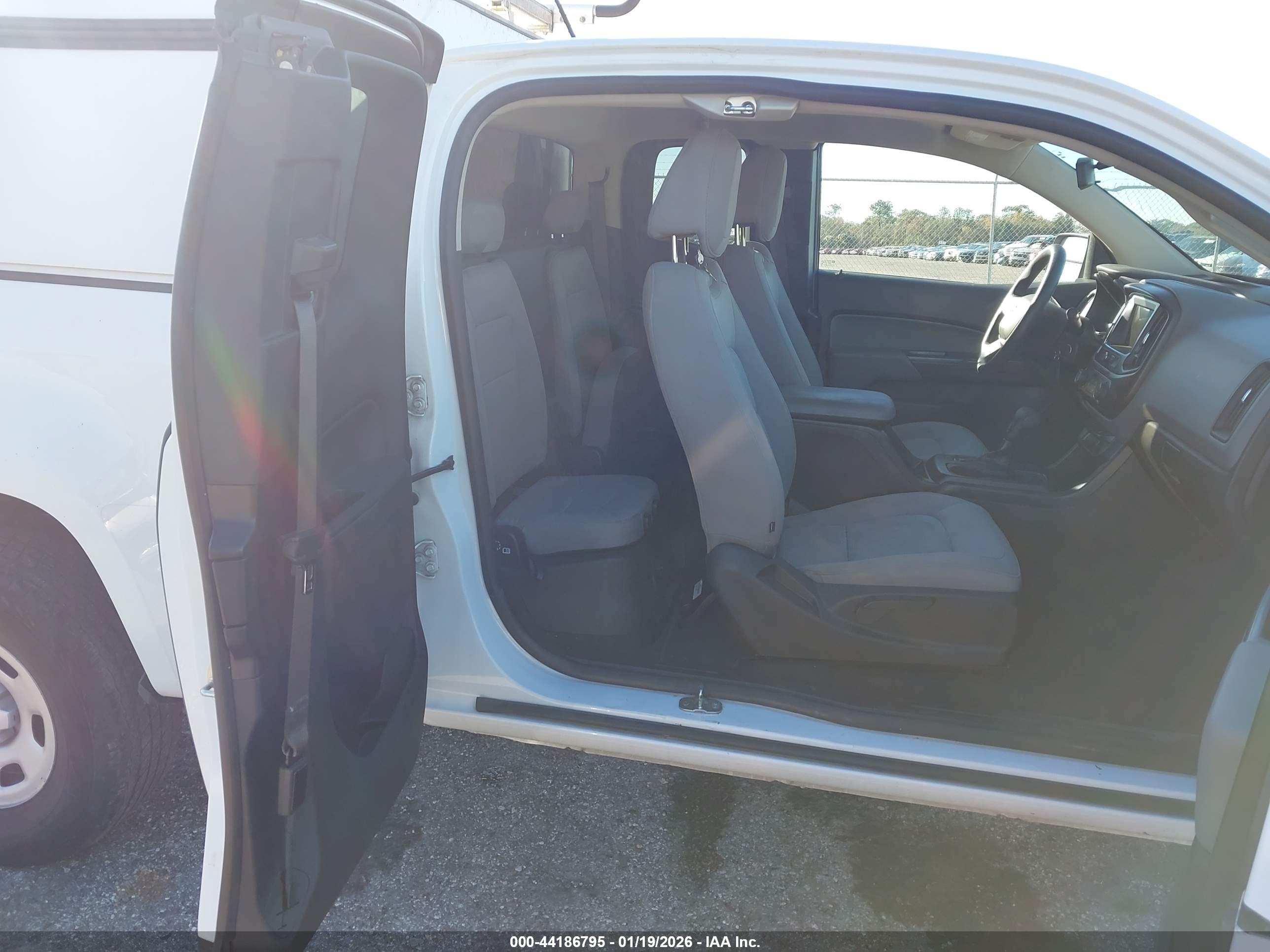 CHEVROLET COLORADO image 8