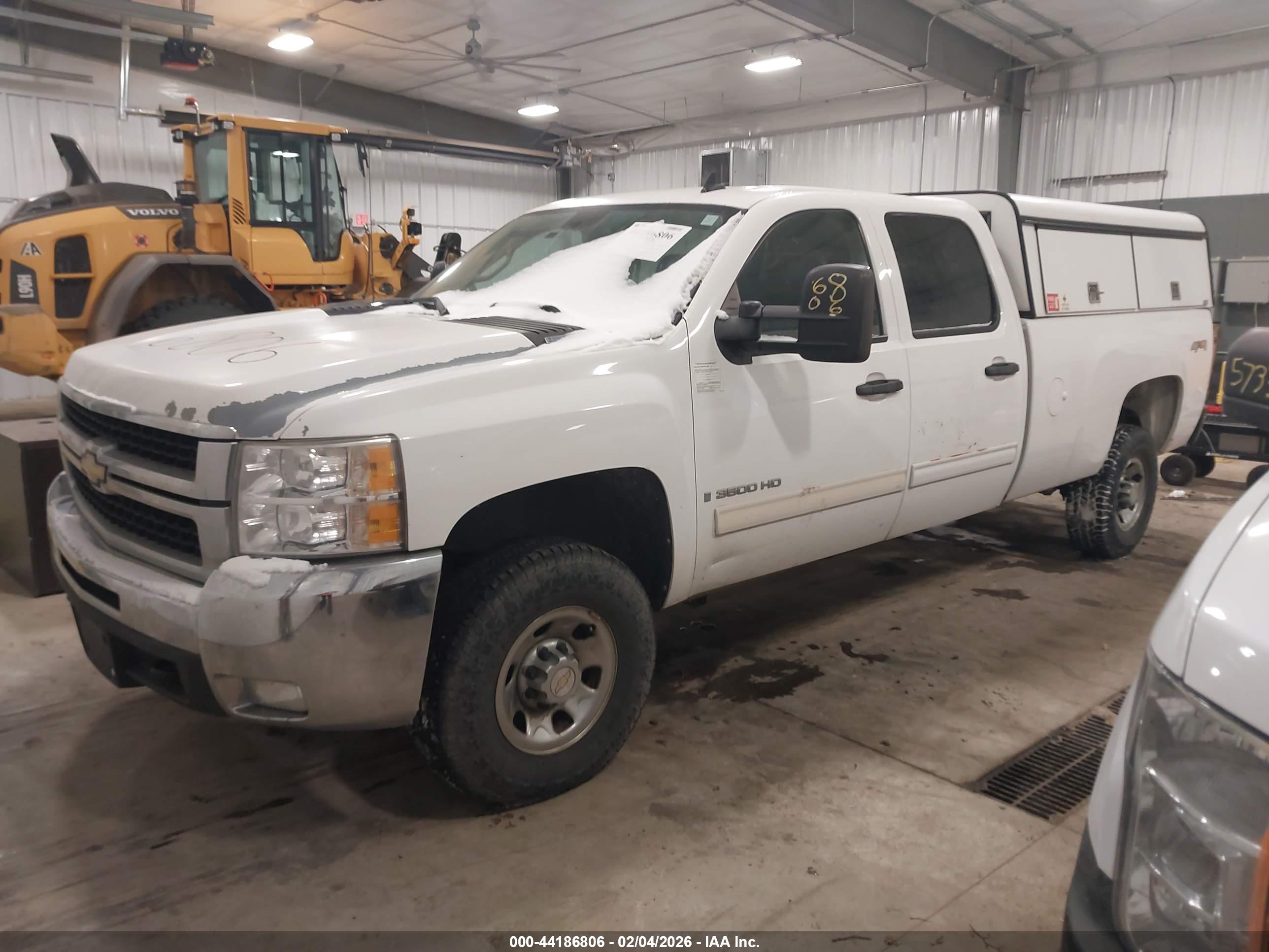CHEVROLET SILVERADO image 2