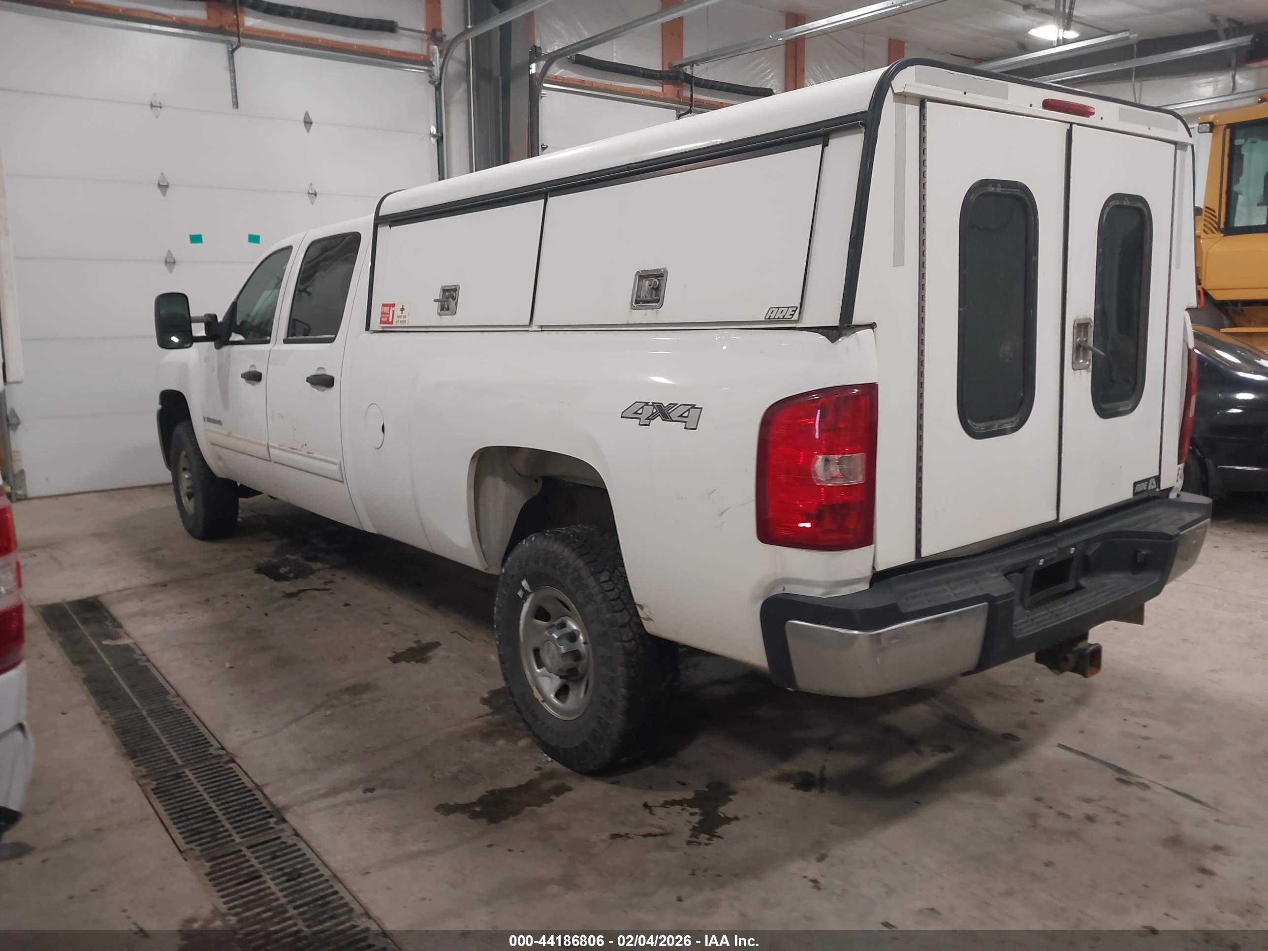 CHEVROLET SILVERADO image 3