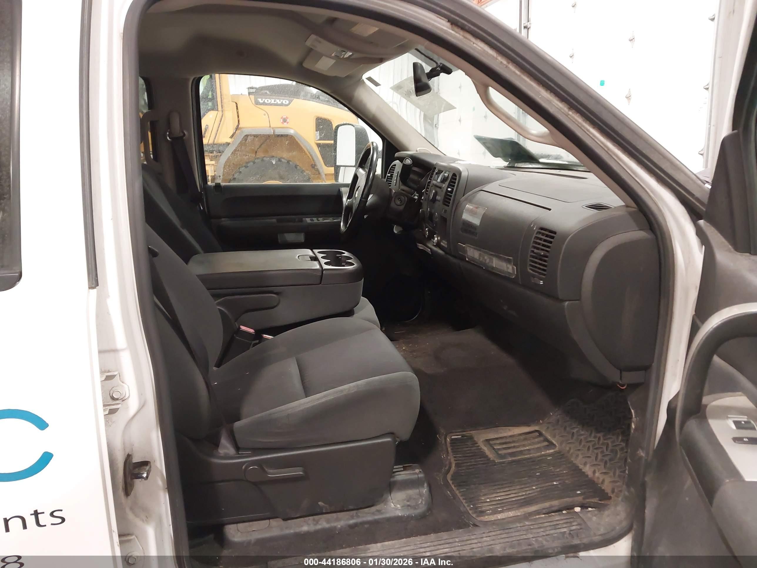 CHEVROLET SILVERADO image 5