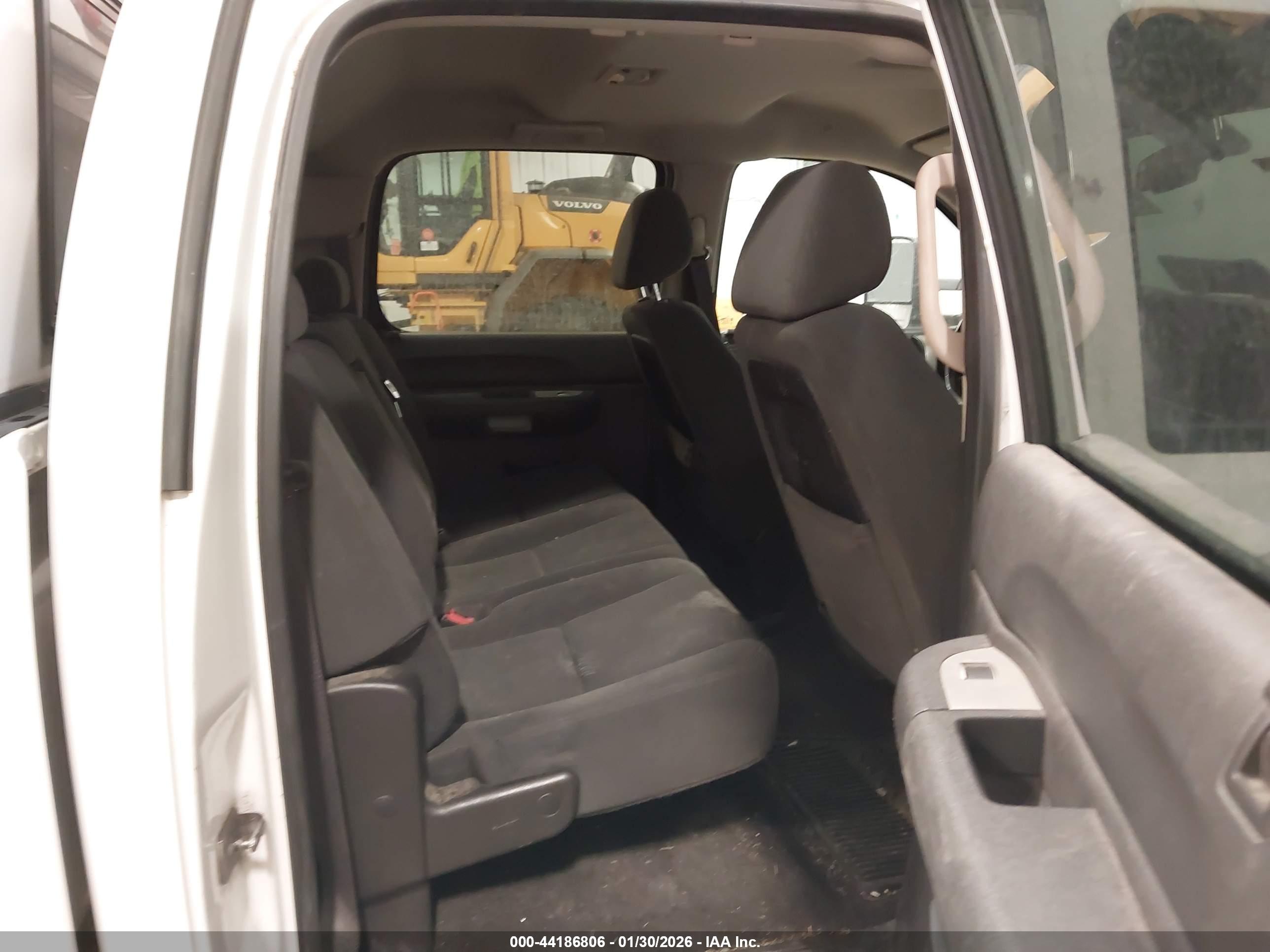 CHEVROLET SILVERADO image 8