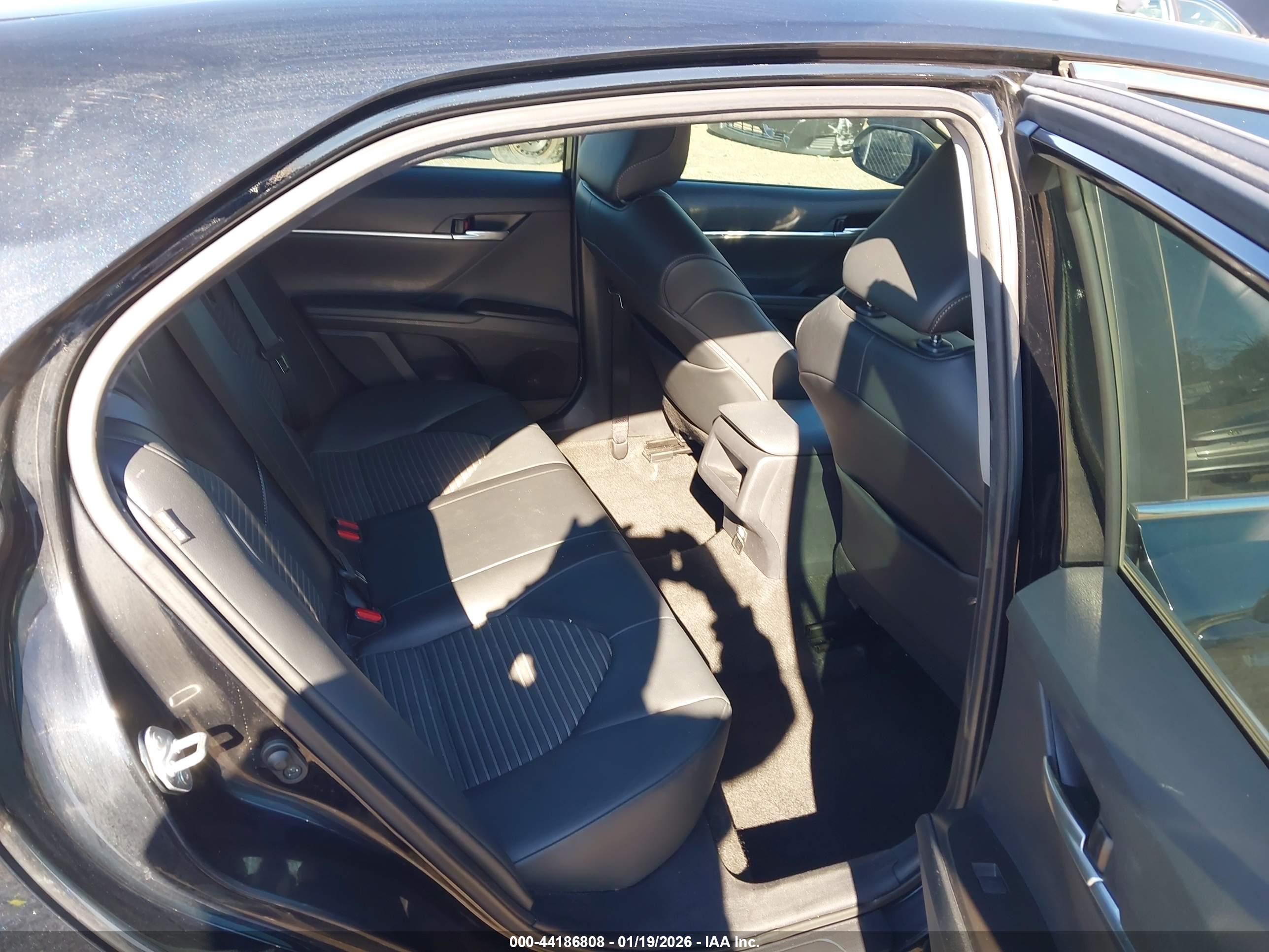 TOYOTA CAMRY image 8