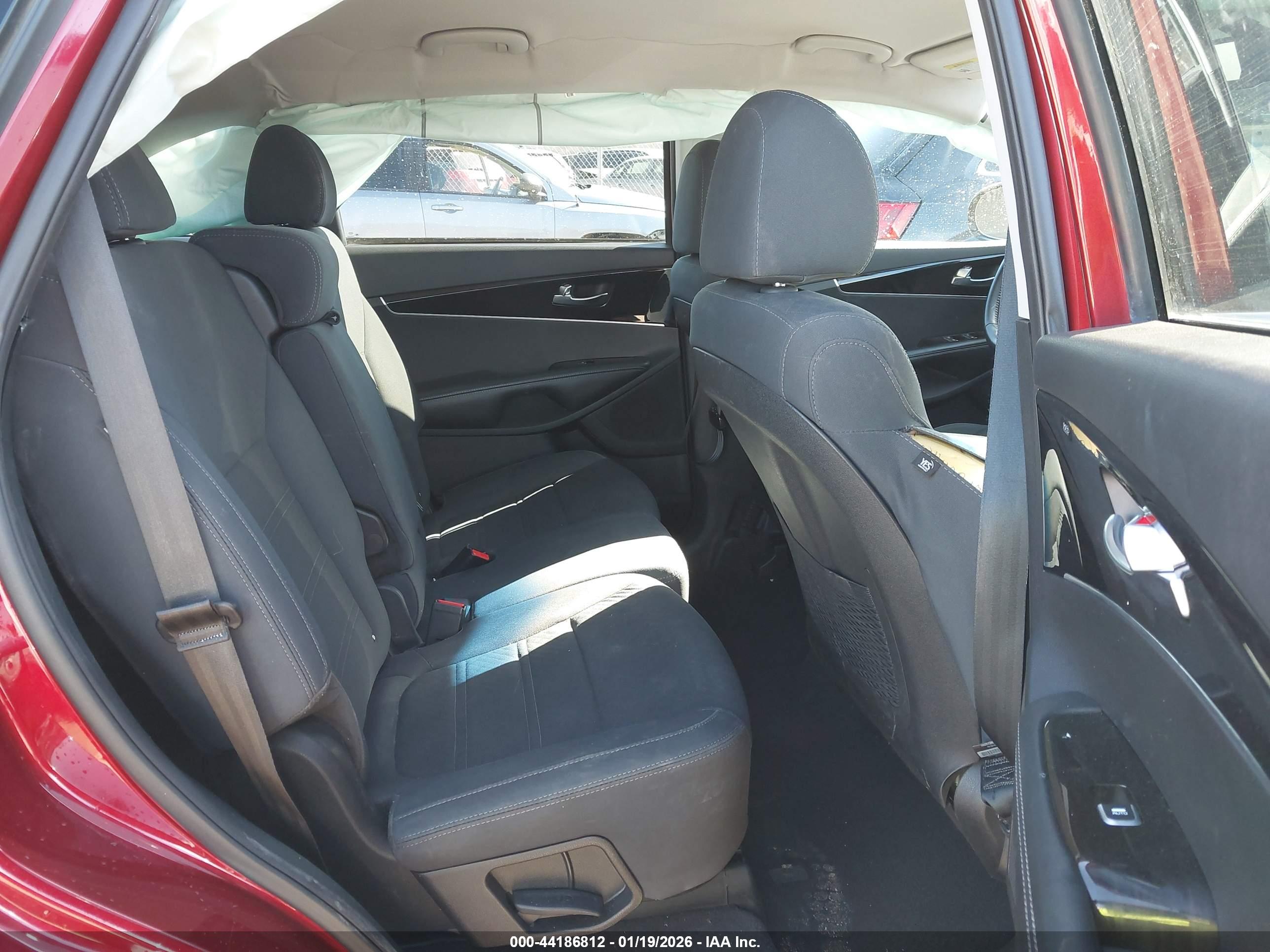 KIA SORENTO image 8