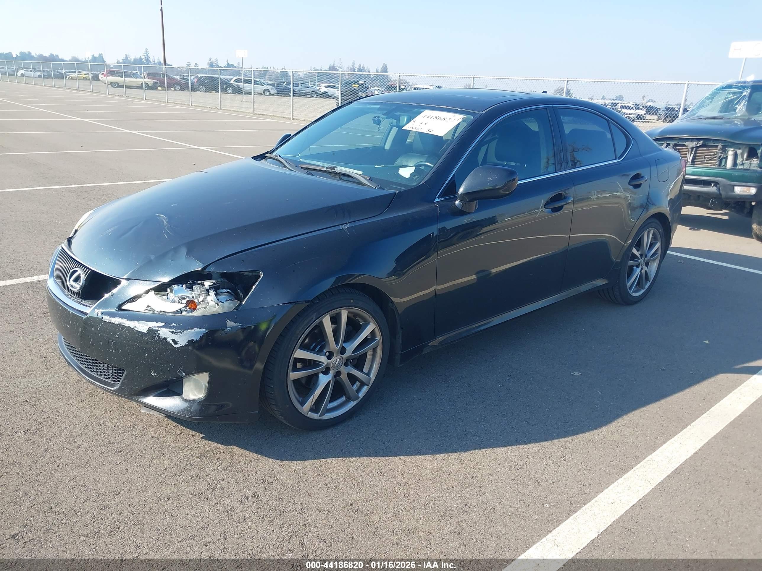 LEXUS IS image 2