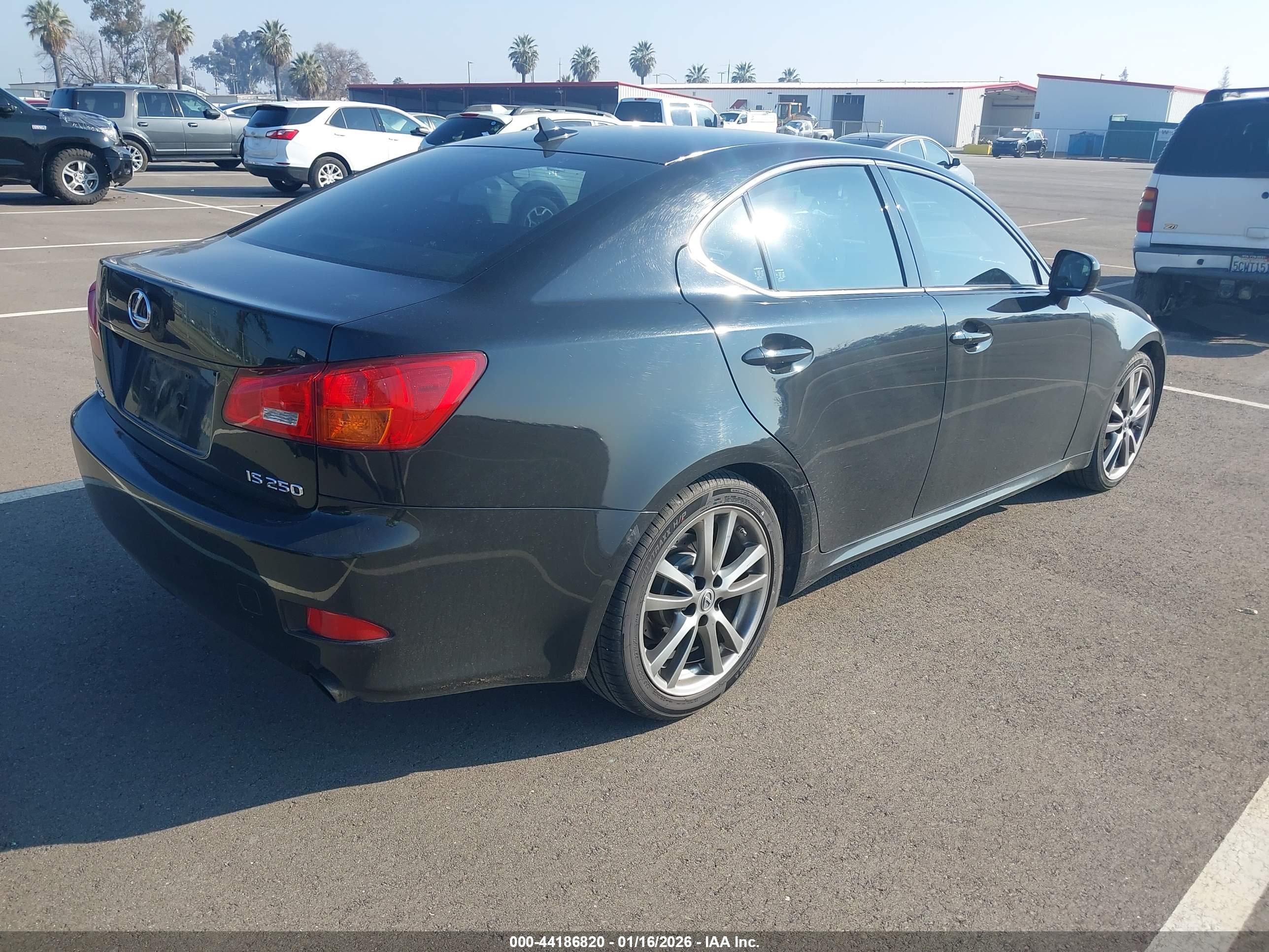 LEXUS IS image 4