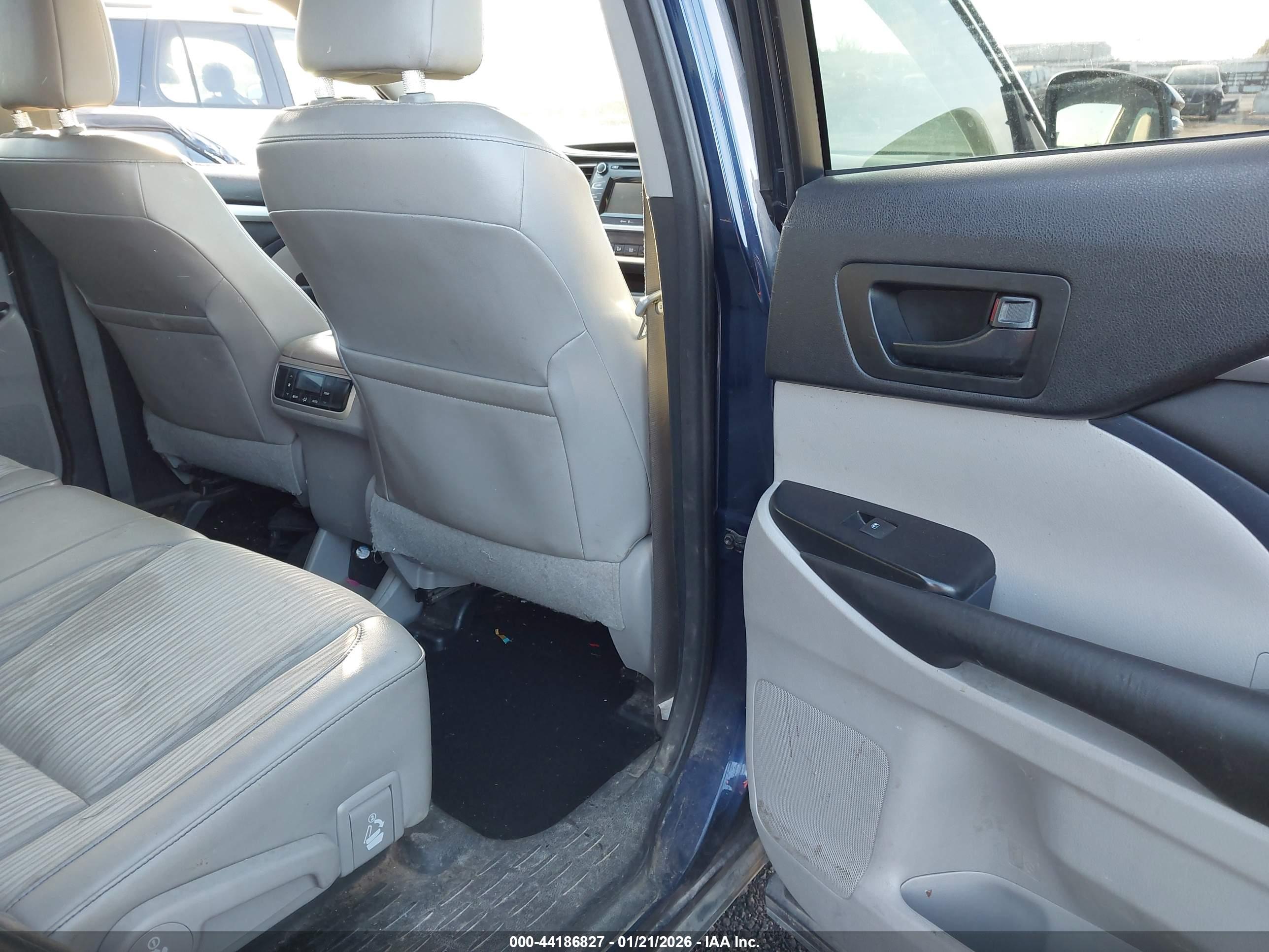 TOYOTA HIGHLANDER image 8