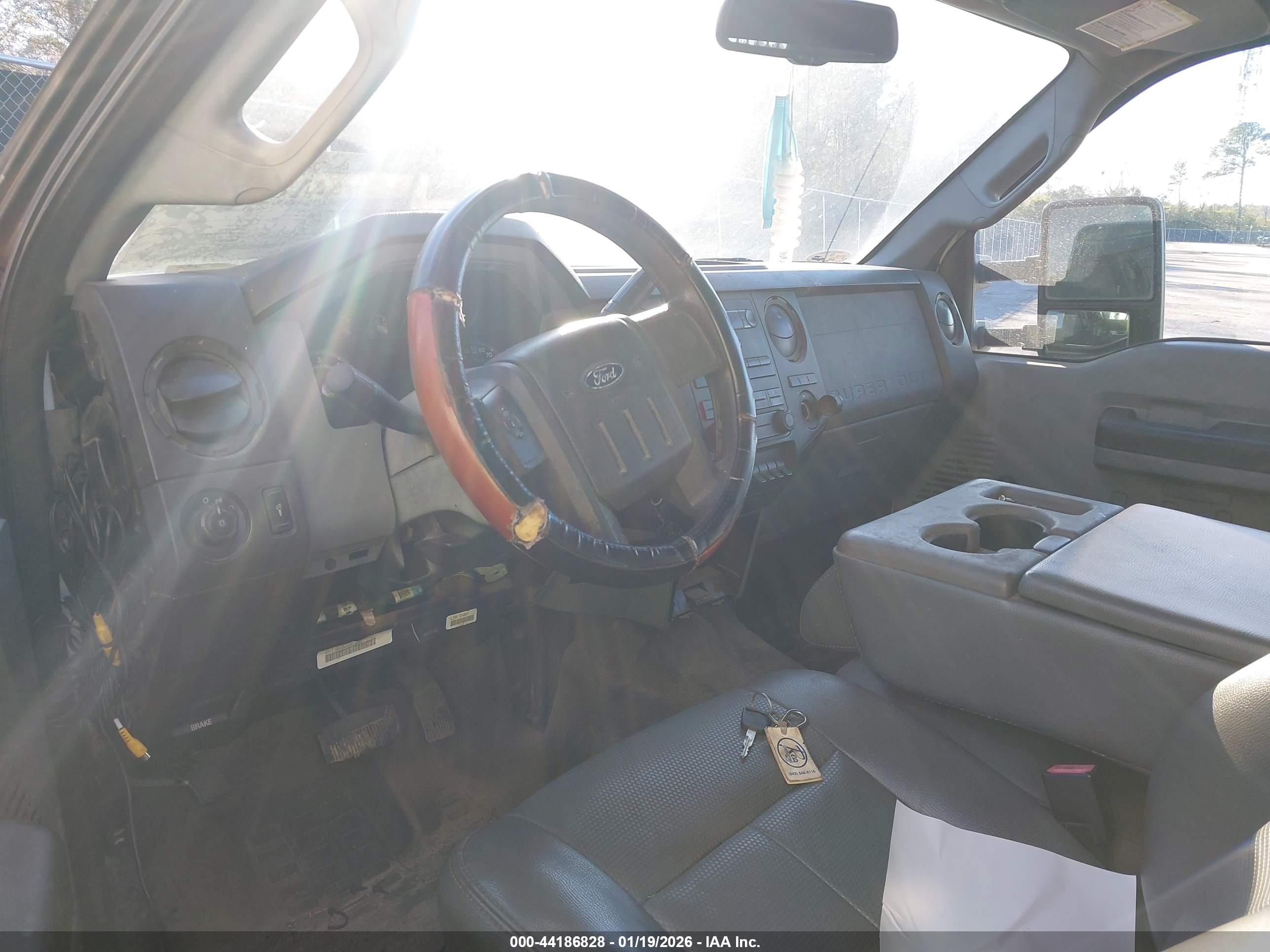 FORD F-550 image 8