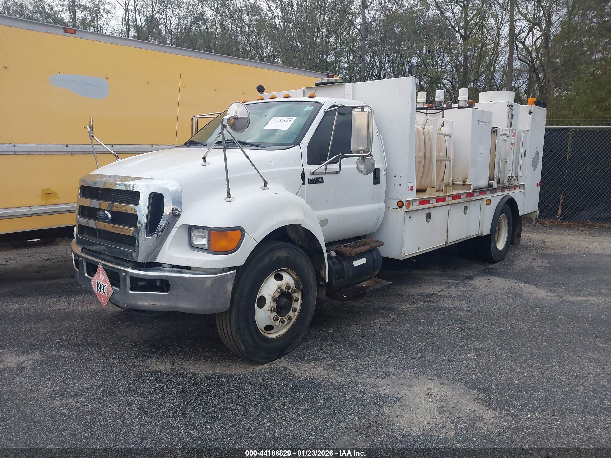 FORD F-750 image 2