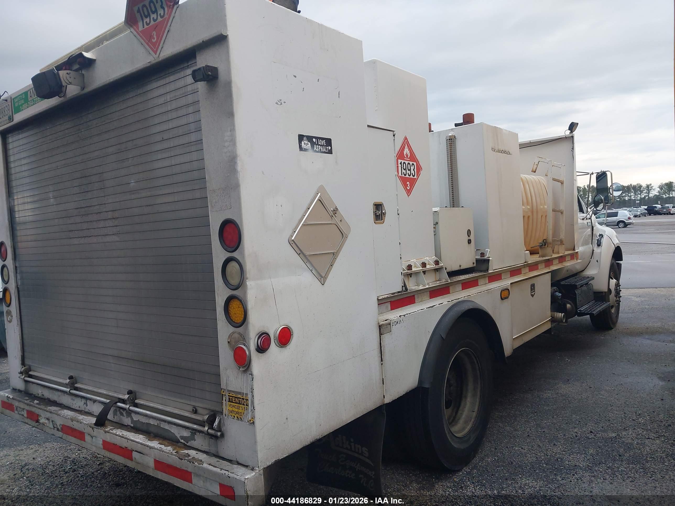 FORD F-750 image 4